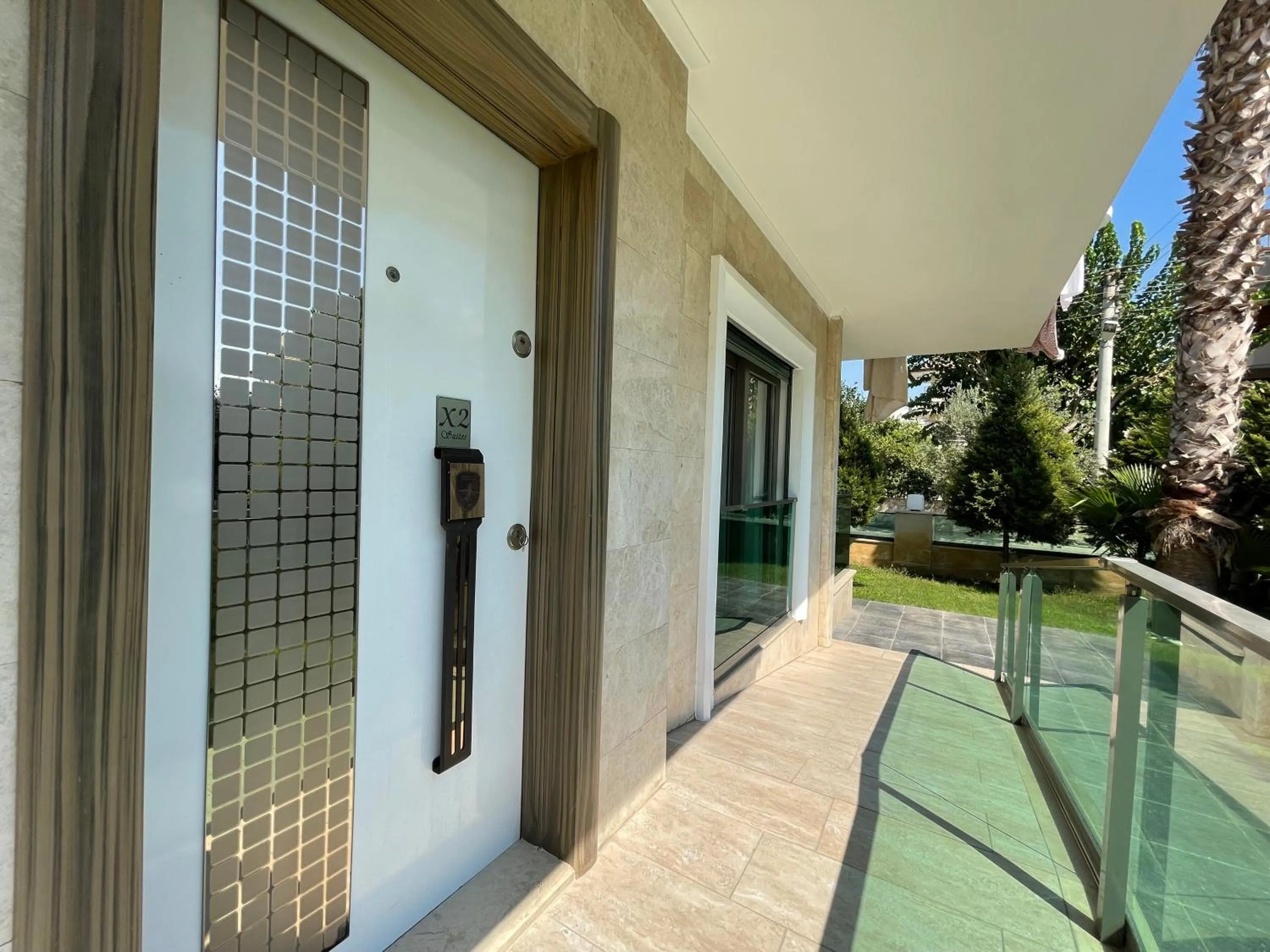 Facade/entrance in X SUITE APART