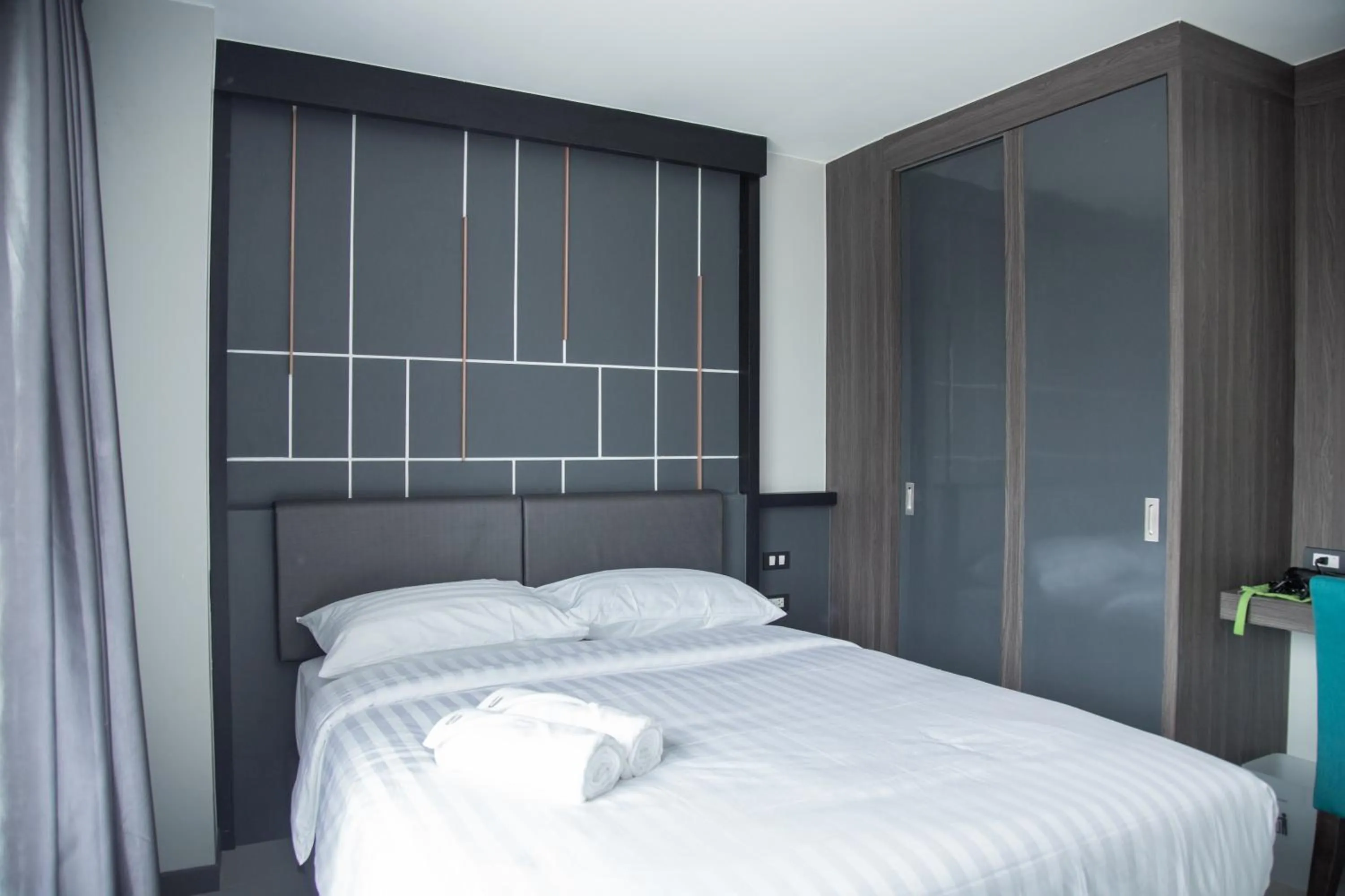 Photo of the whole room, Bed in Hallton Hotel Bangkok