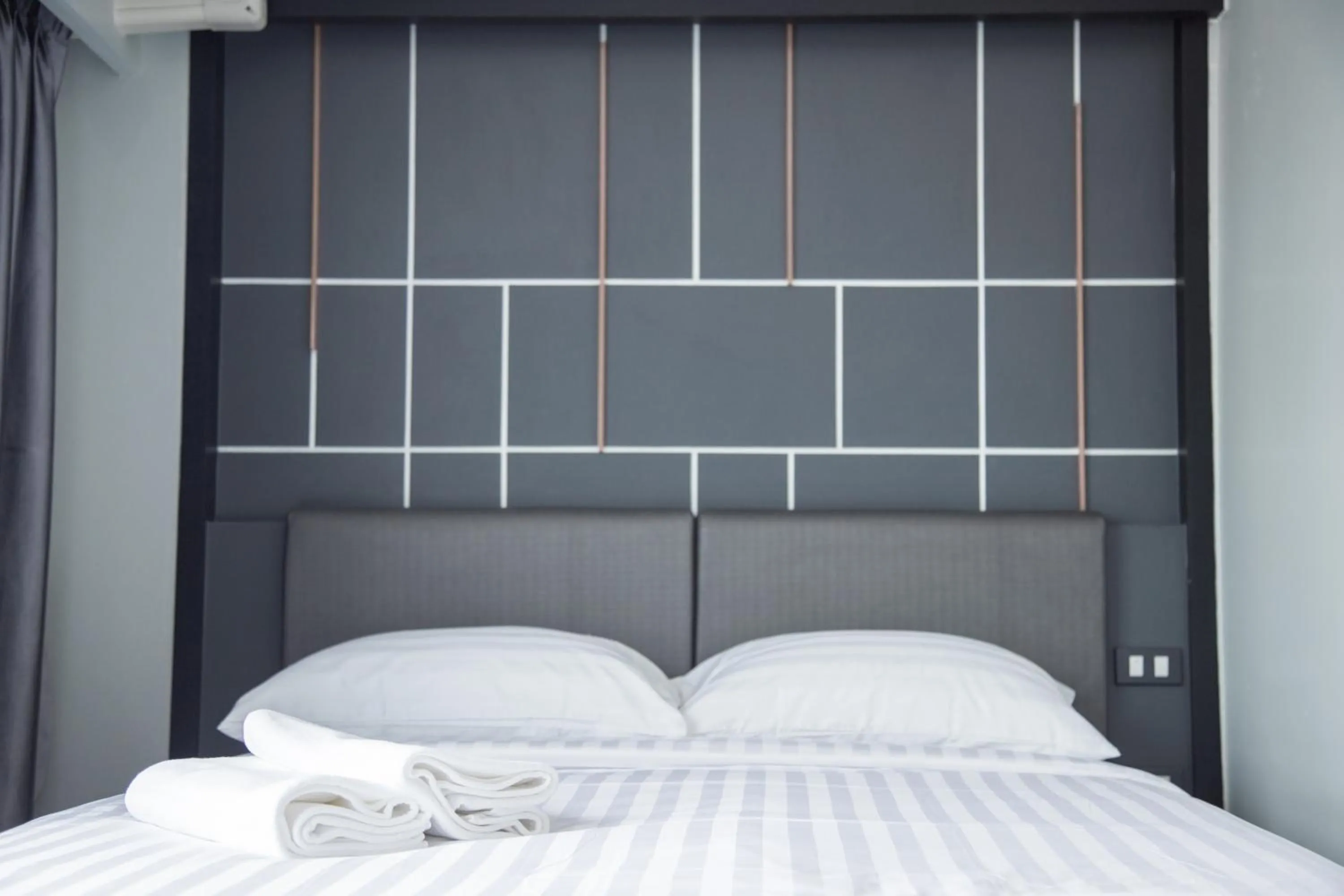 Photo of the whole room, Bed in Hallton Hotel Bangkok