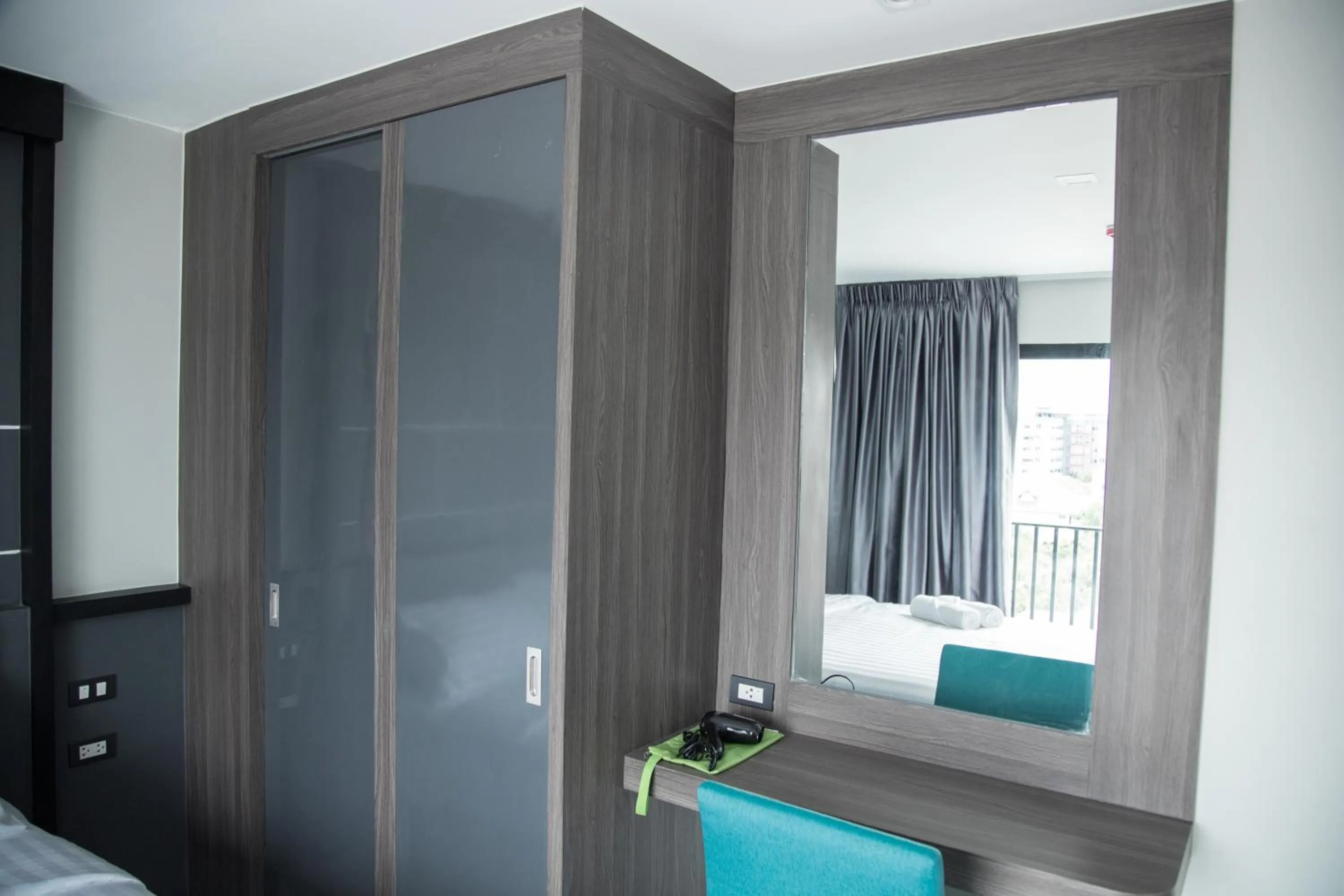 Photo of the whole room, Bed in Hallton Hotel Bangkok