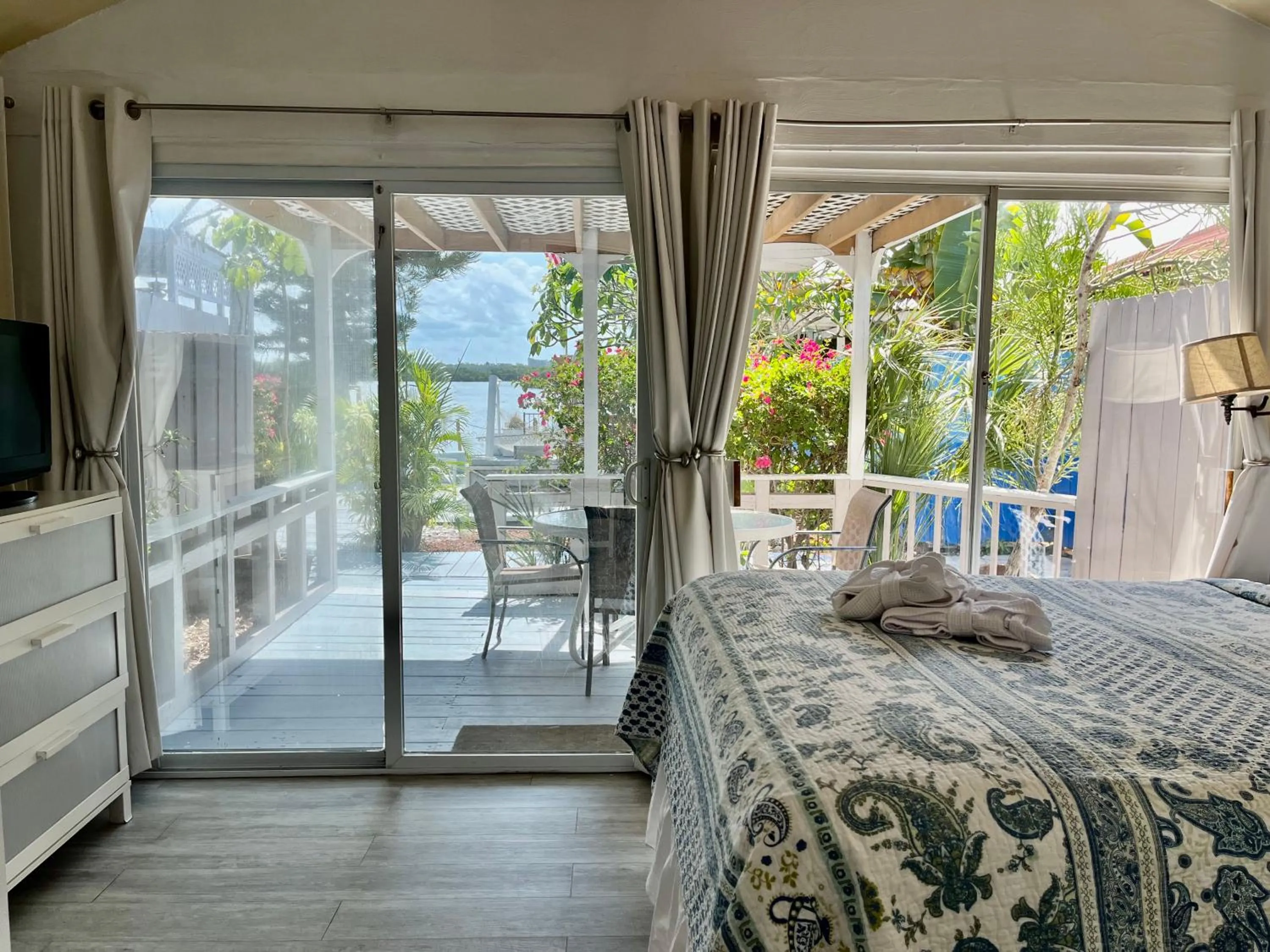 Bedroom, Bed in Turtle Beach Resort