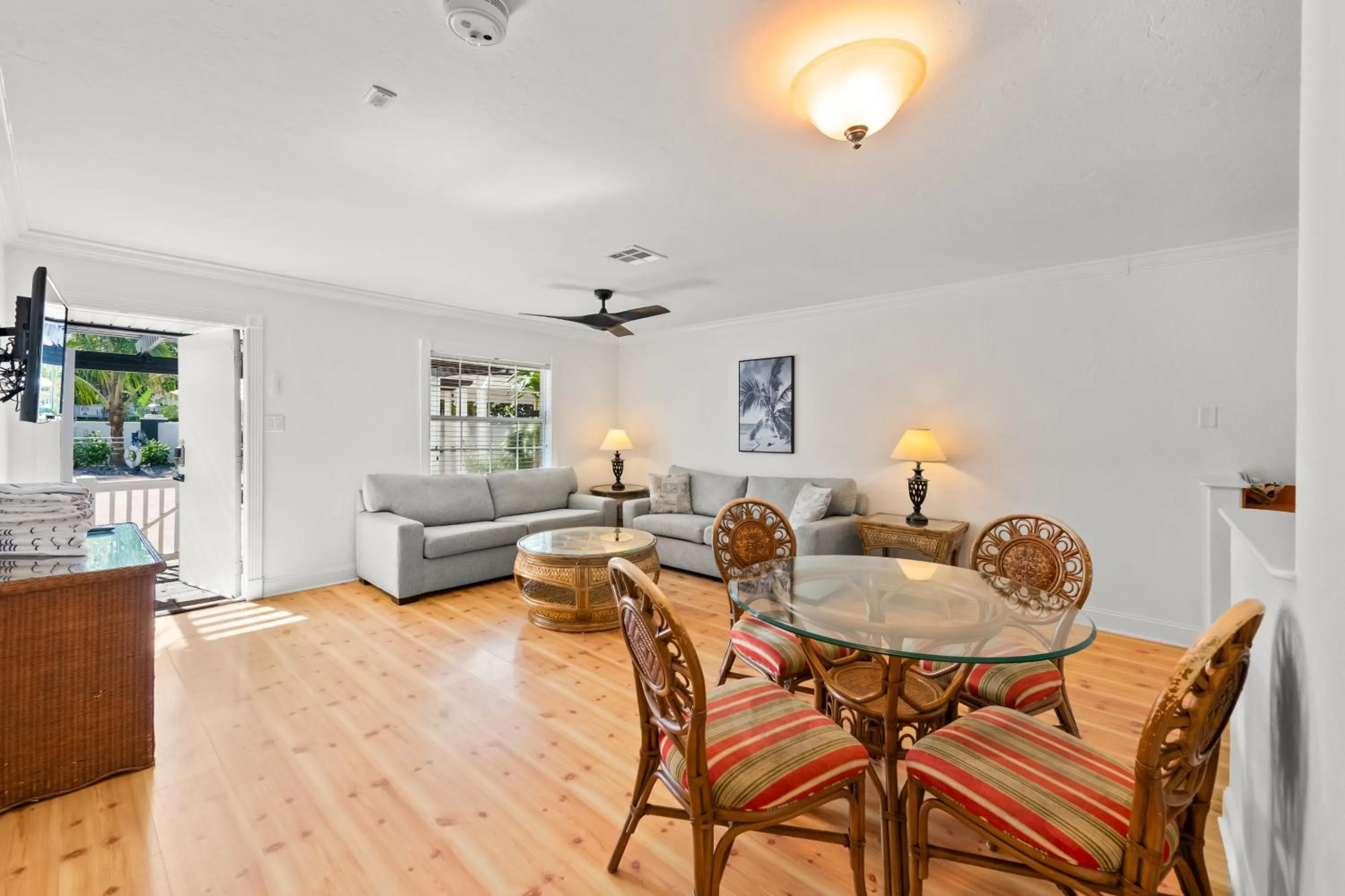 Dining area in Tropic Isle At Anna Maria Island Inn