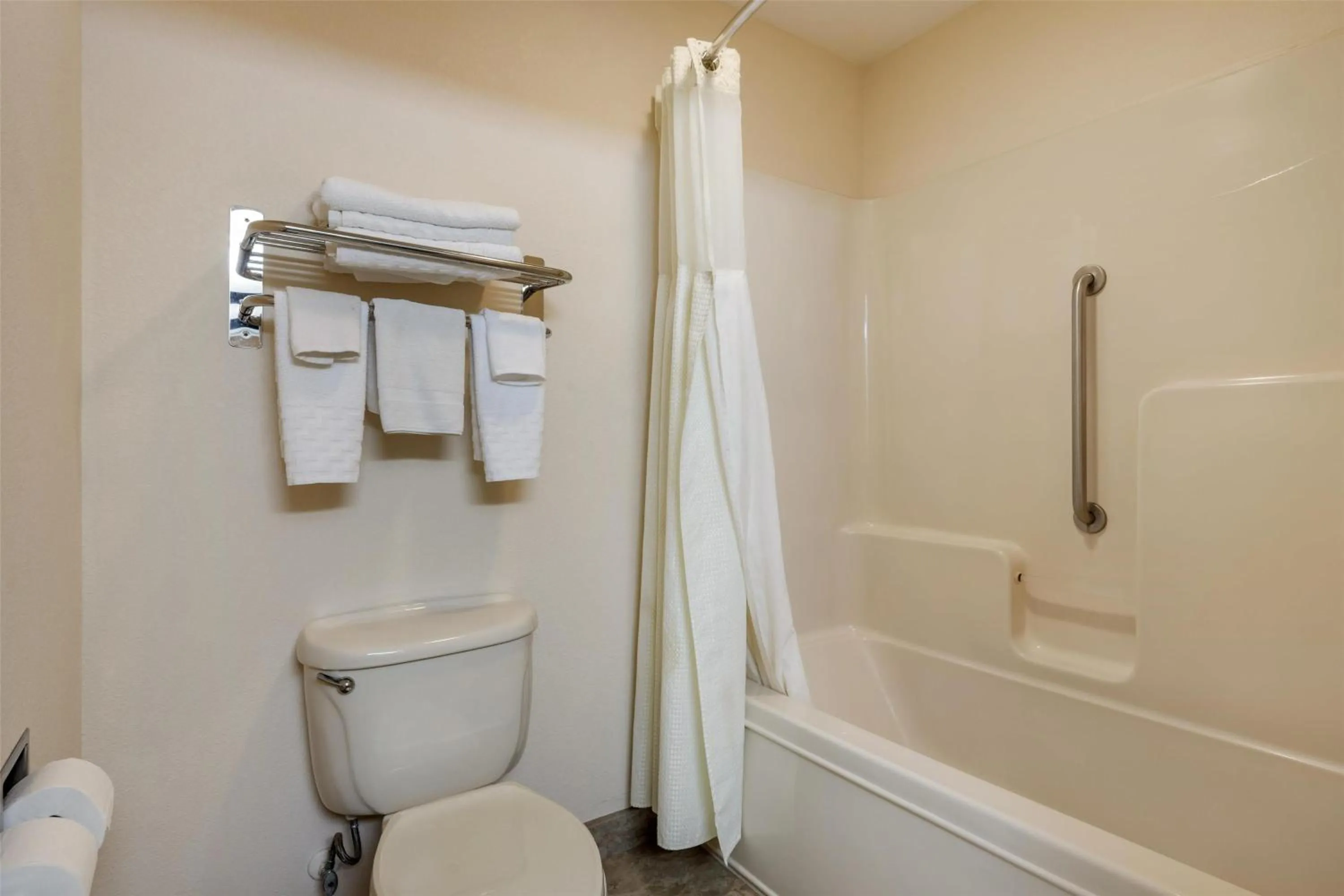 Bathroom in Best Western Parsons Inn