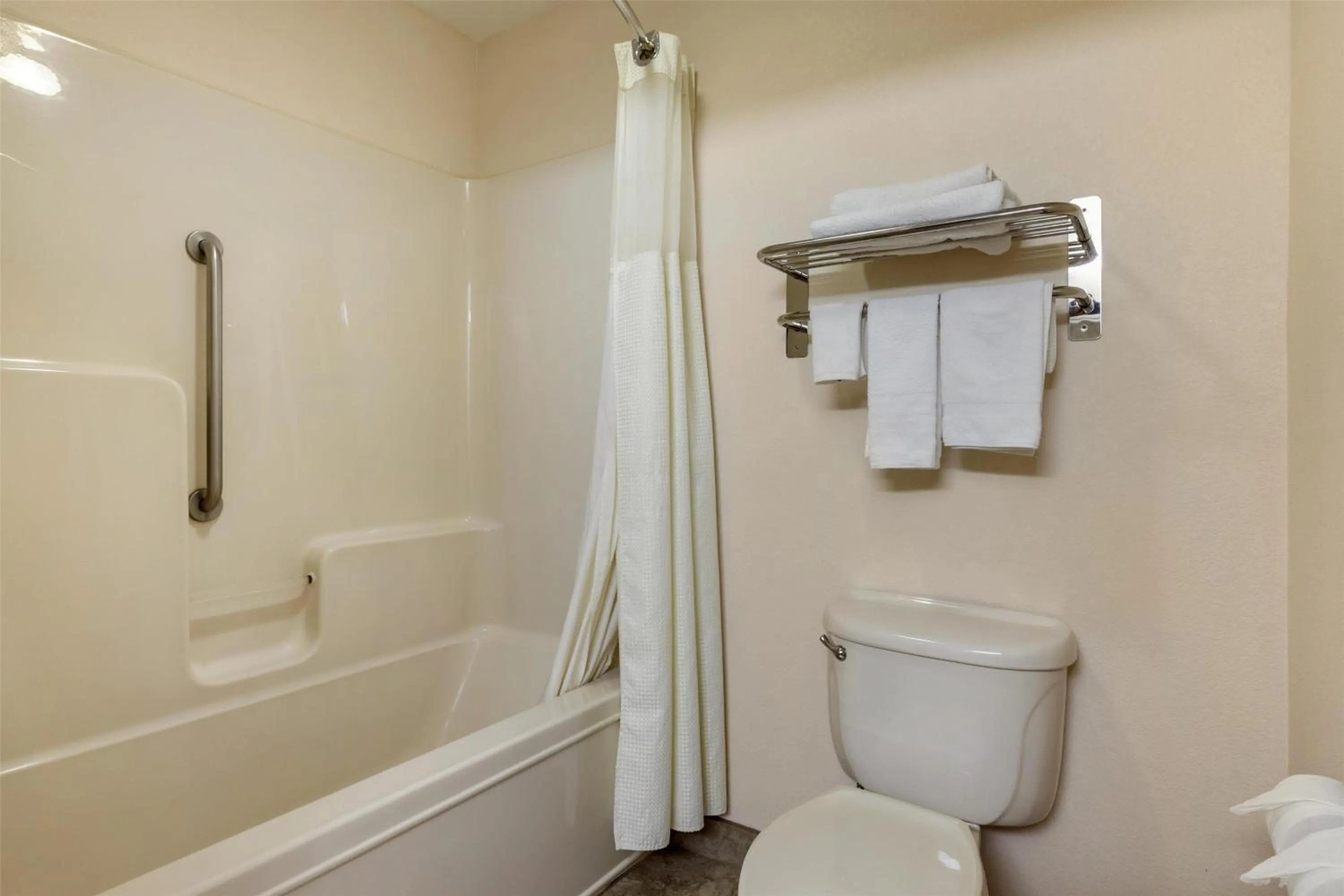 Bathroom in Best Western Parsons Inn