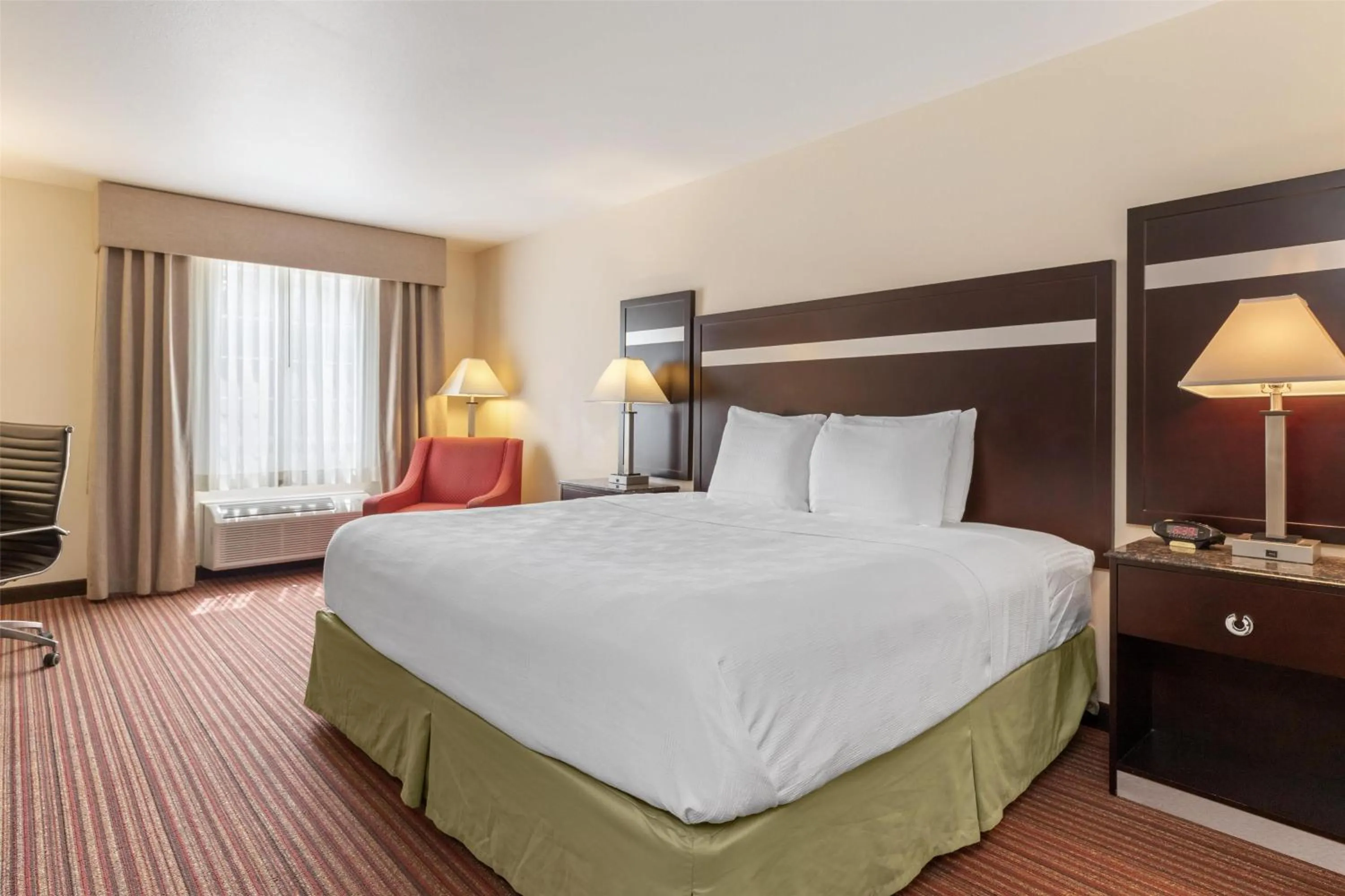 King Room - Non-Smoking in Best Western Parsons Inn