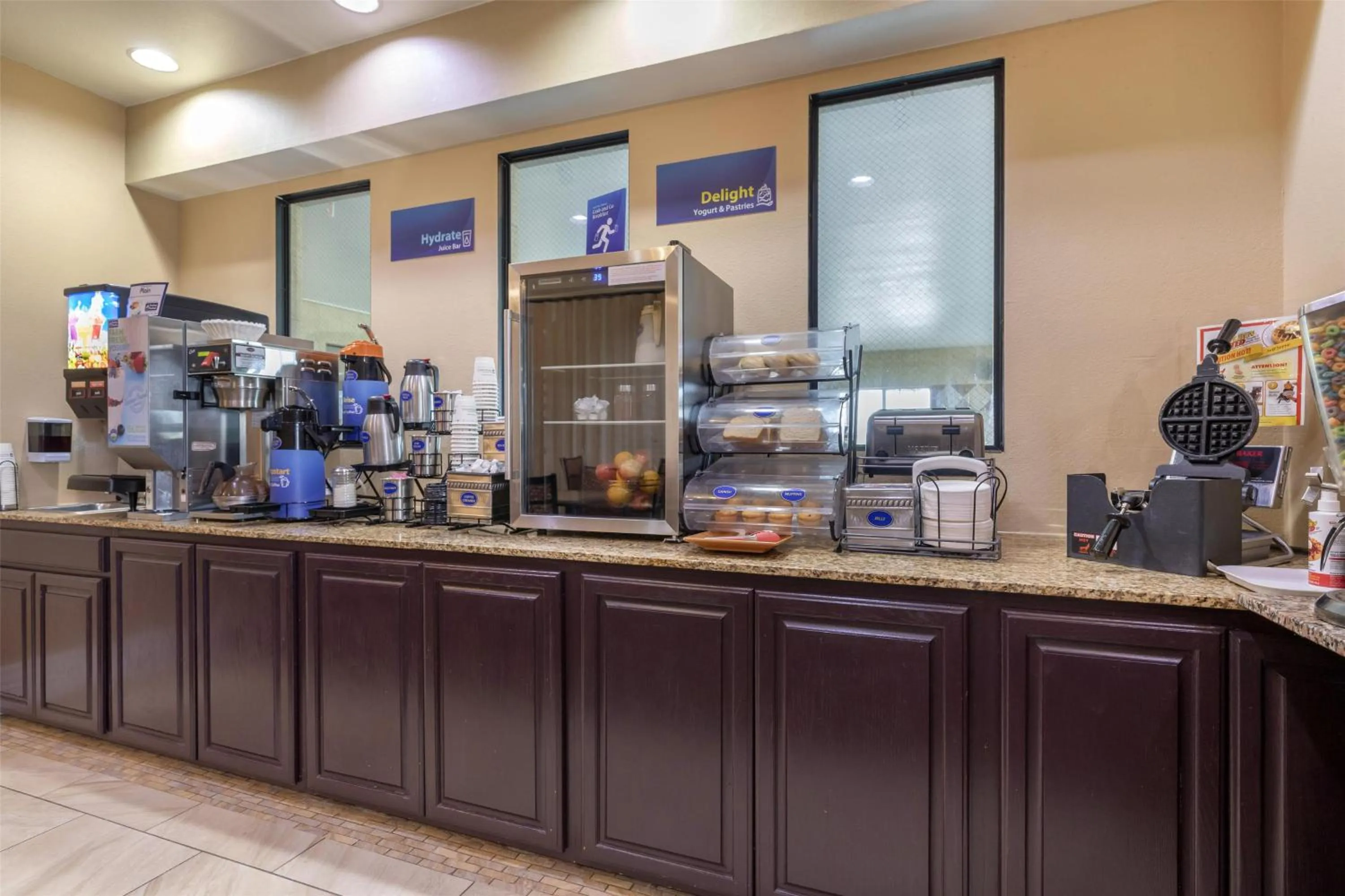 Breakfast in Best Western Parsons Inn