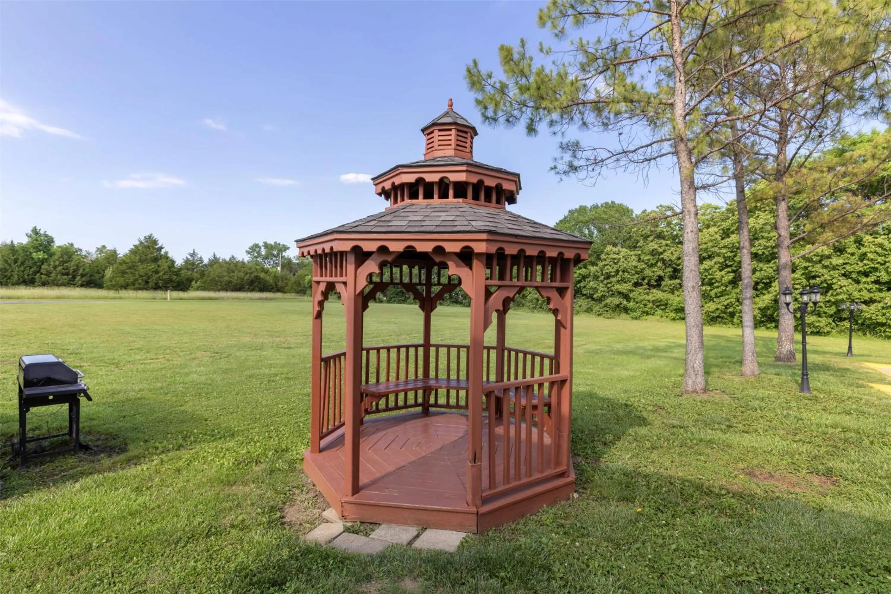 Property building in Best Western Parsons Inn