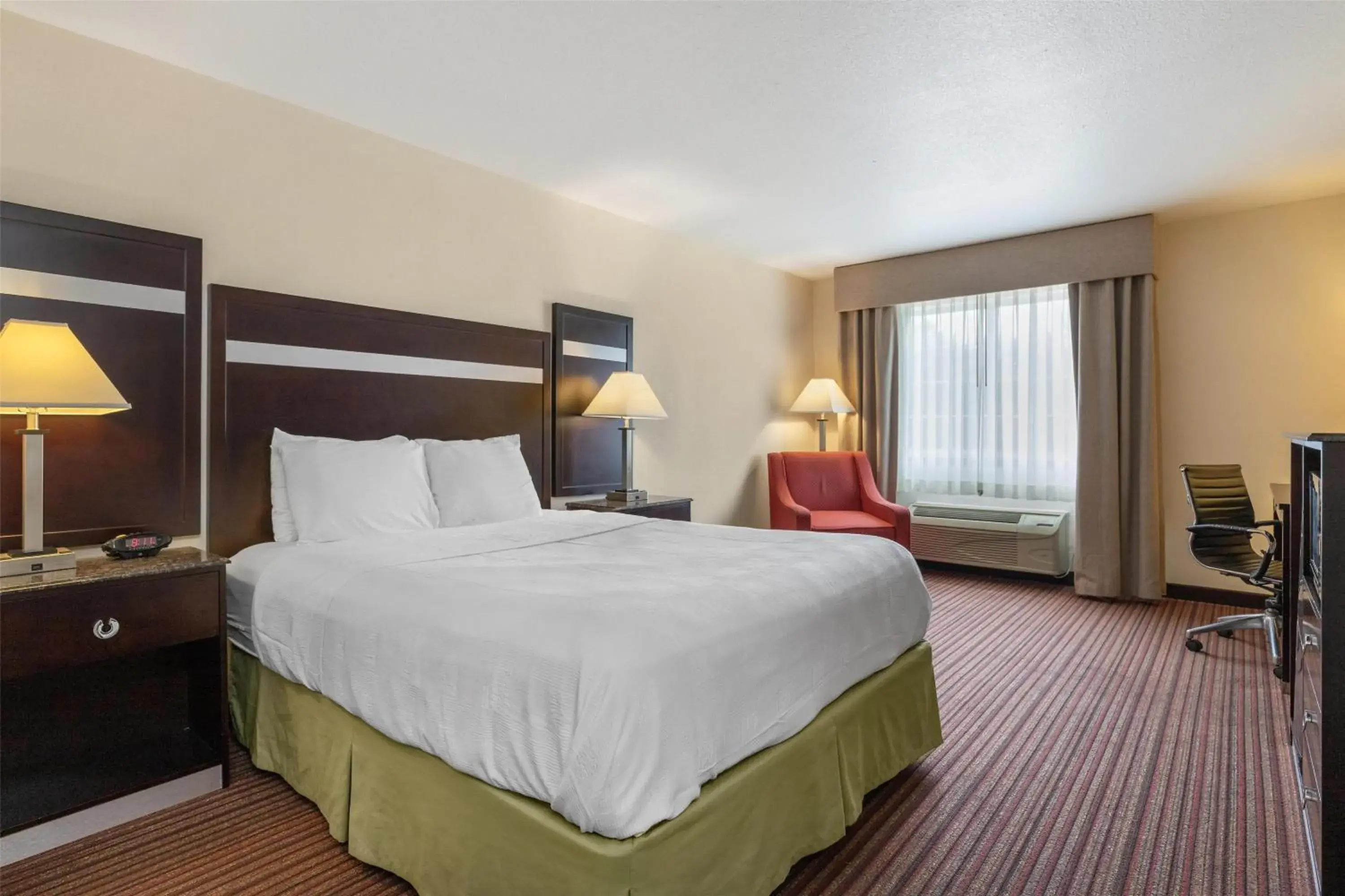 Queen Room - Non-Smoking in Best Western Parsons Inn Queen Room - Non-Smoking in Best Western Parsons Inn