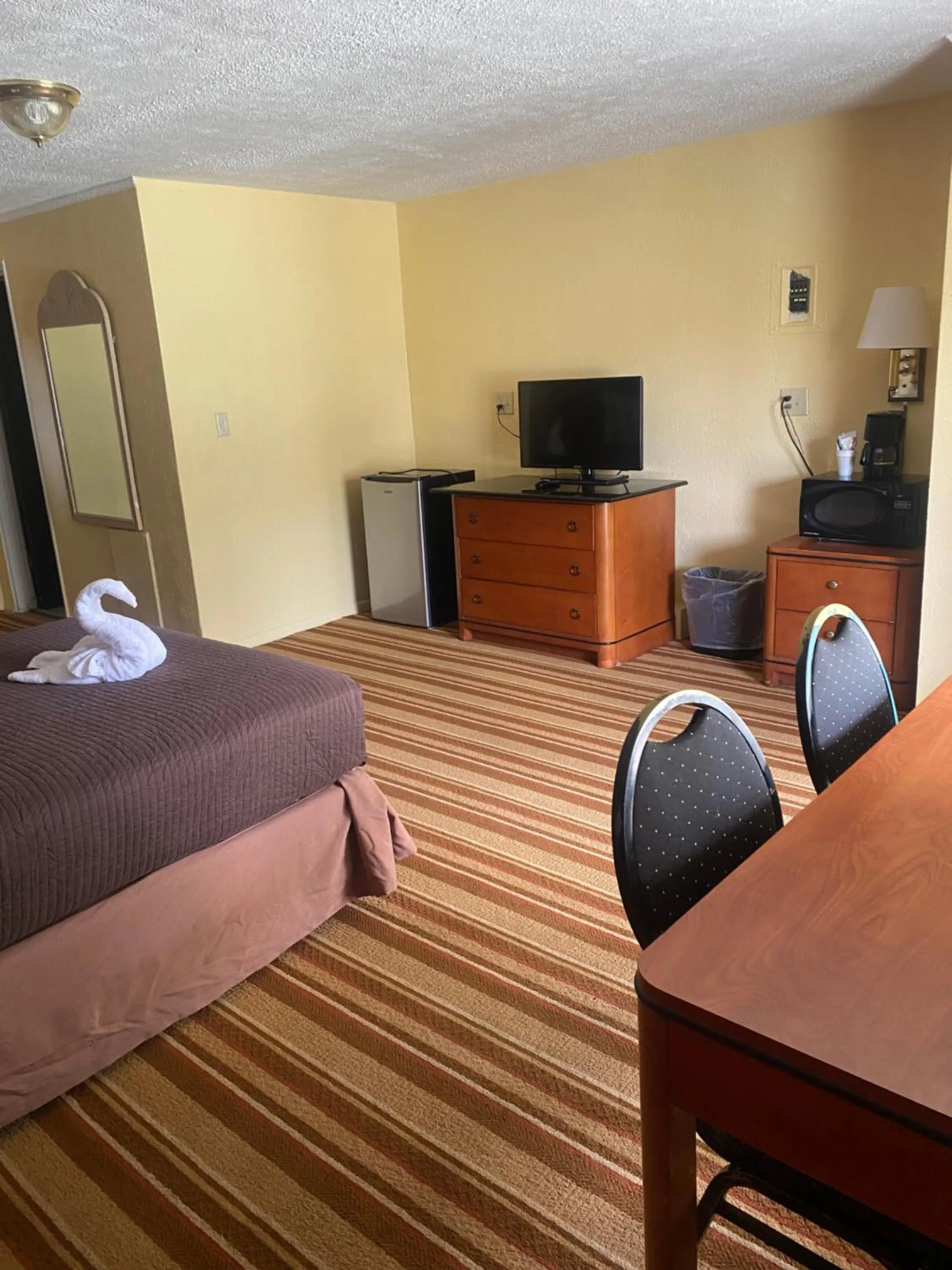 Bed in Royal Palace Inn and Suites Myrtle Beach Ocean Blvd