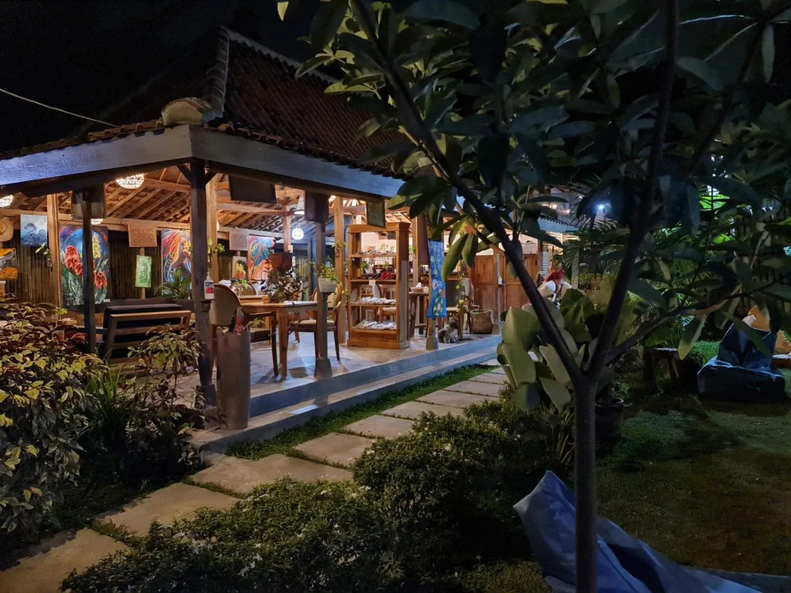 Restaurant/places to eat in Villa Kayu Yogyakarta