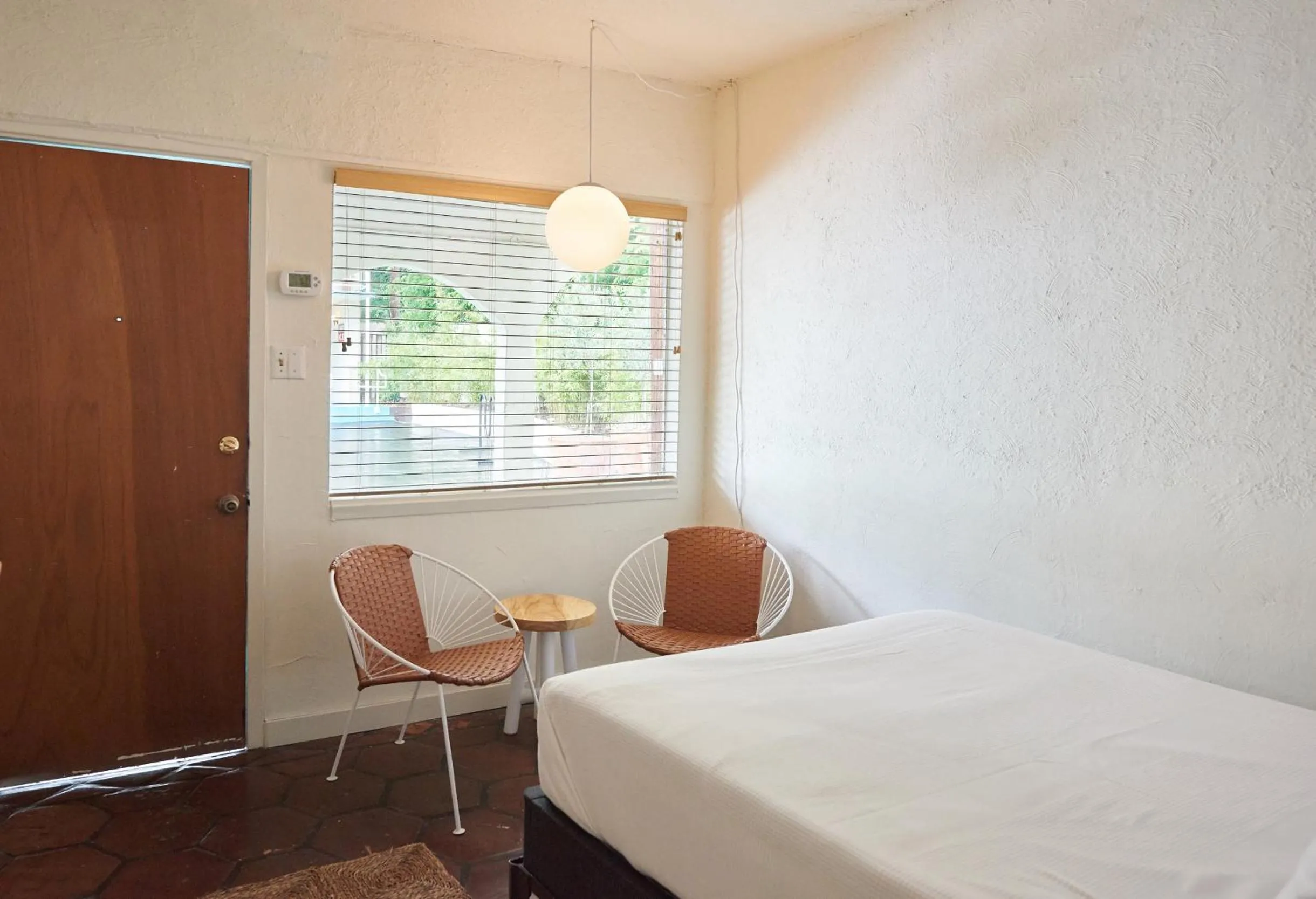 Seating area, Bed in Austin Motel