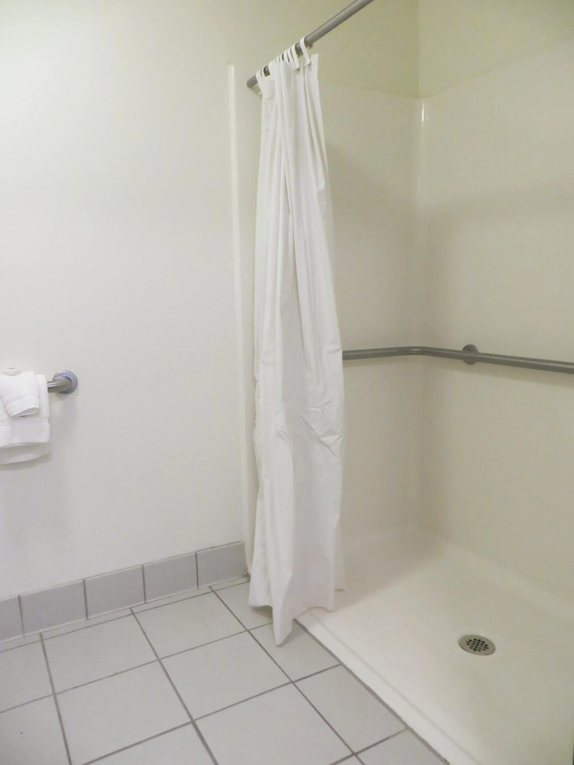 Bathroom in Travelodge by Wyndham Missouri Valley