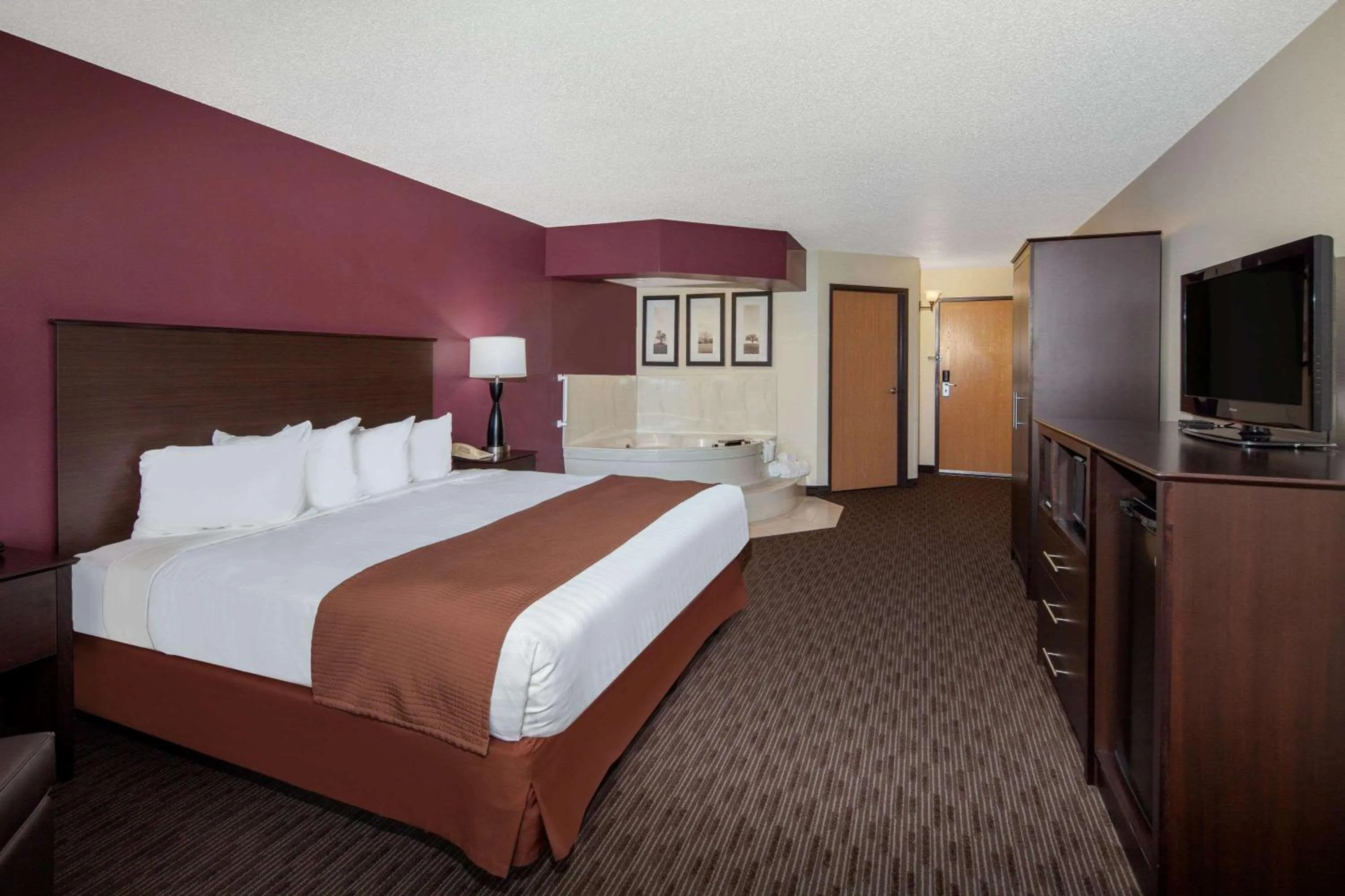 Photo of the whole room, Bed in AmericInn by Wyndham Northfield