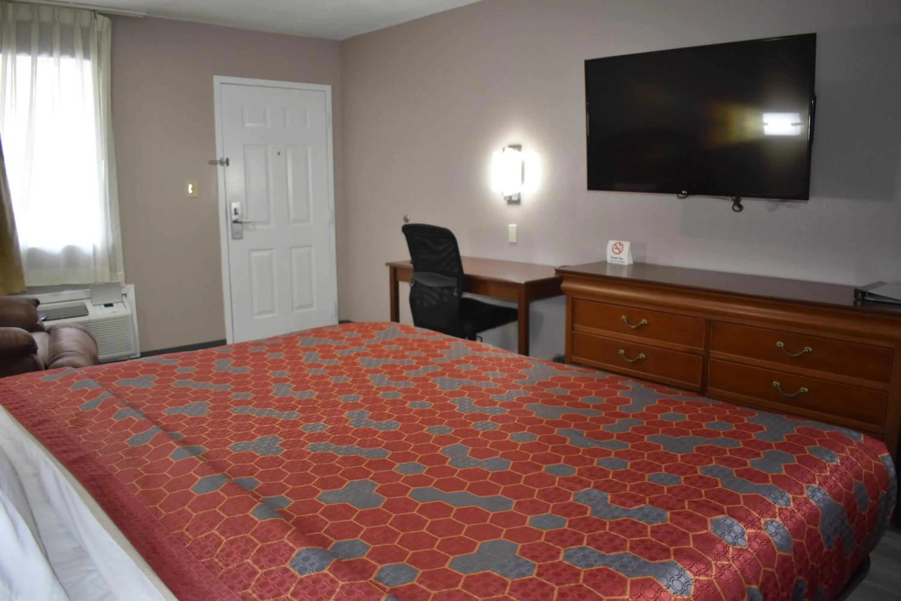 Bed in The Heritage Inn, Inc