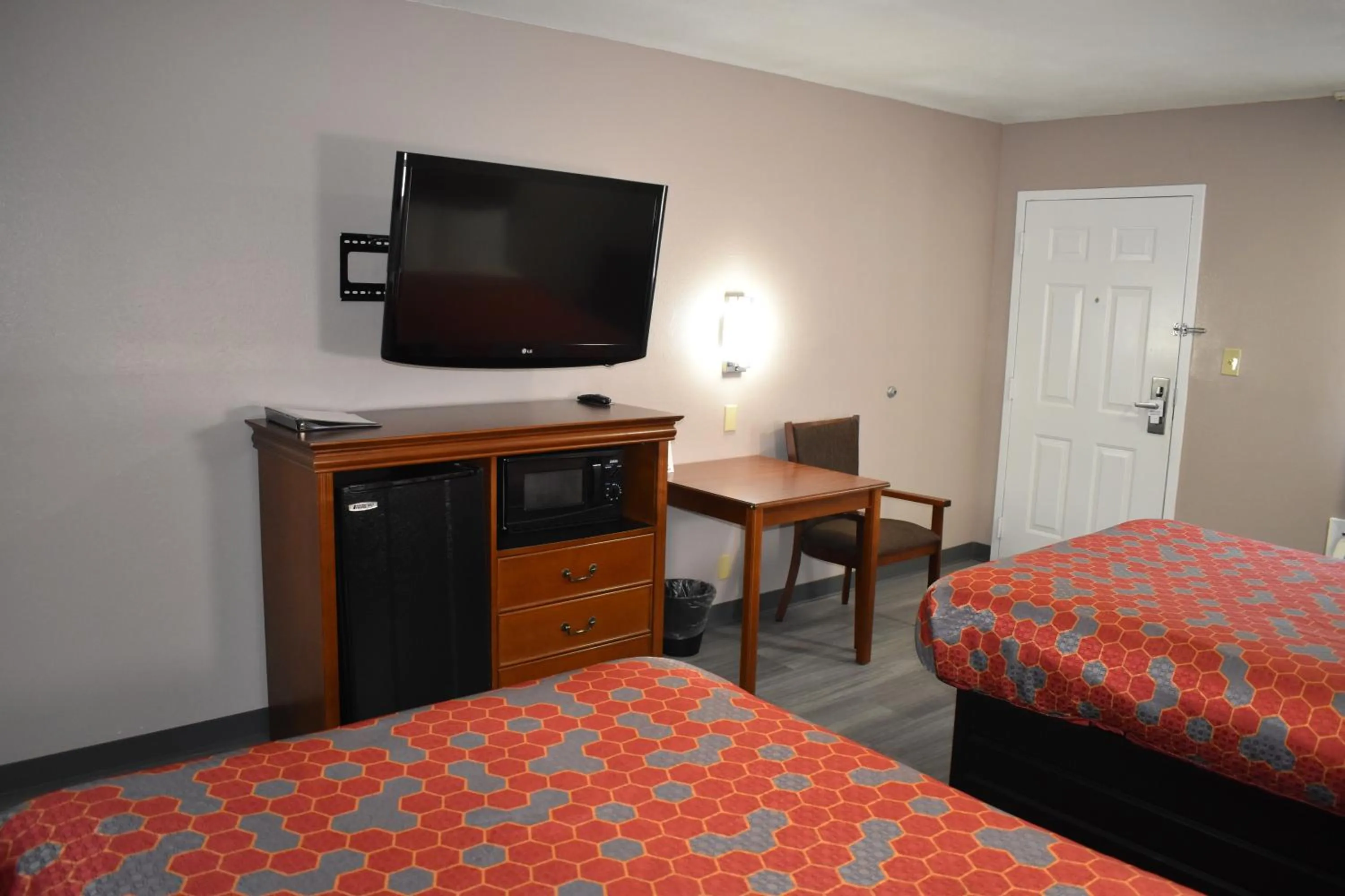 Bed in The Heritage Inn, Inc