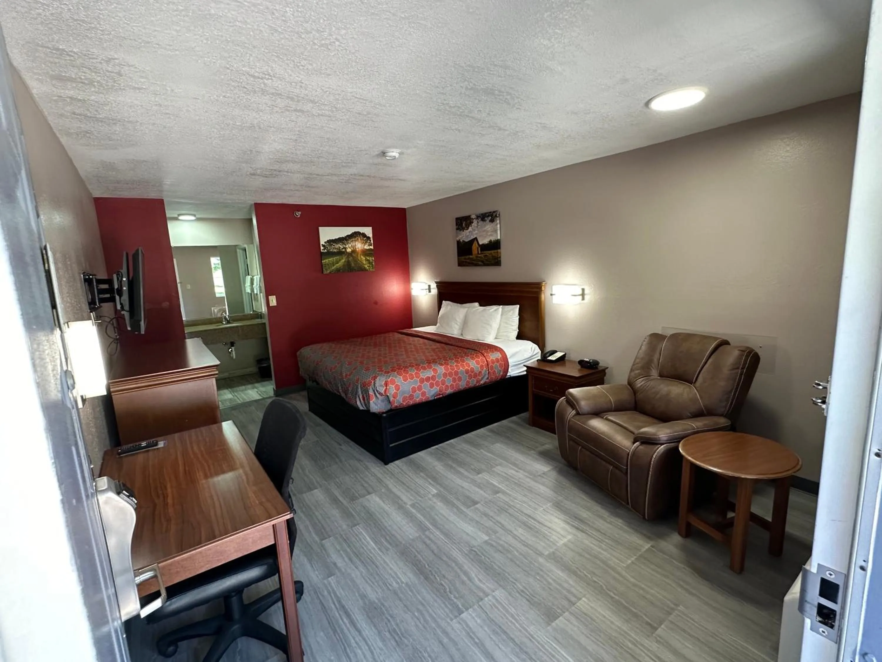 Bed in The Heritage Inn, Inc