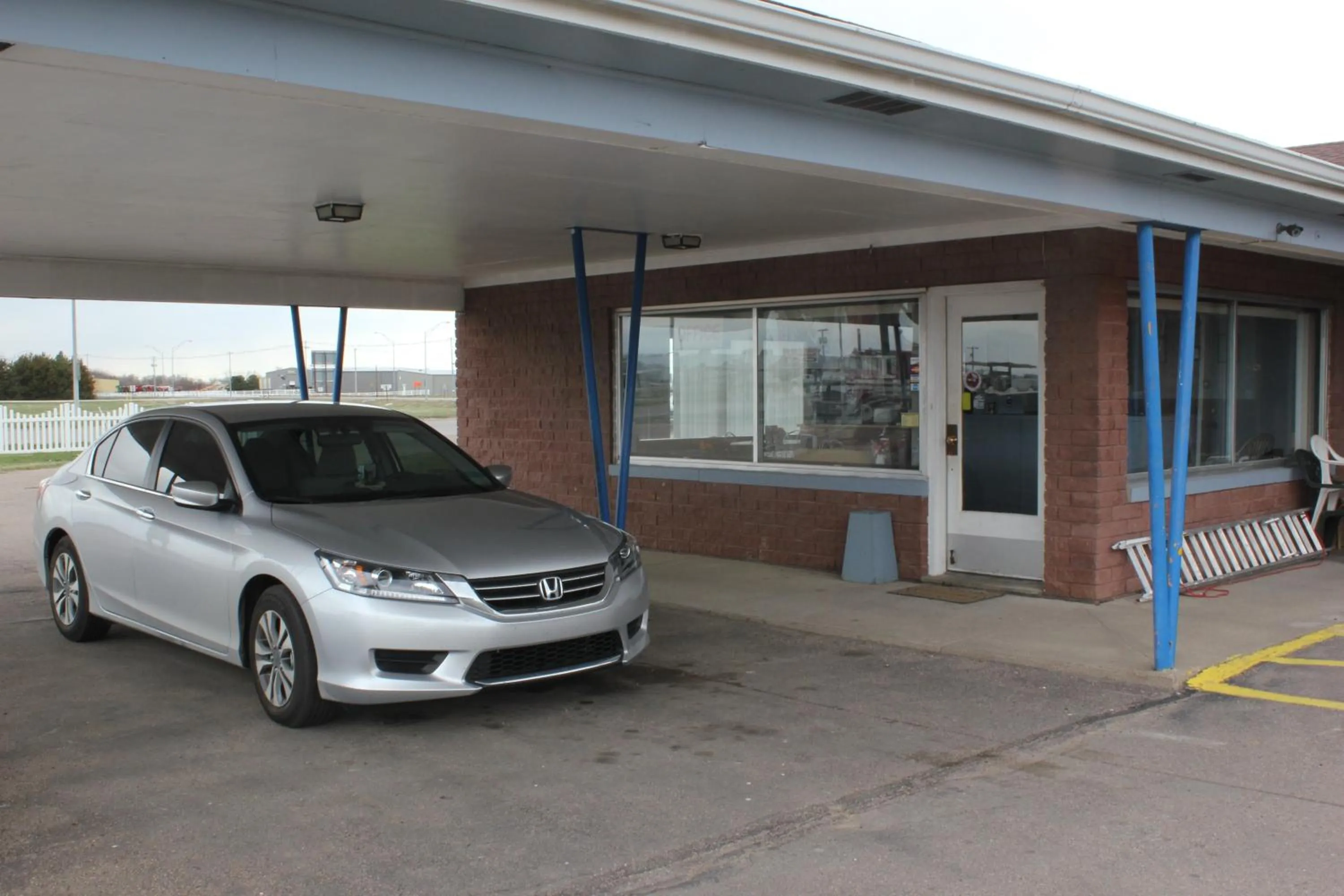 Facade/entrance in Hastings Inn