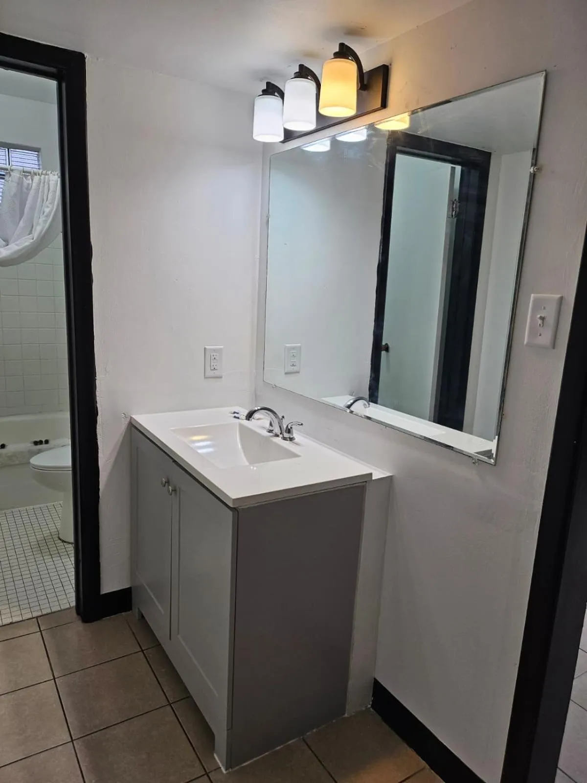 Bathroom in Hastings Inn