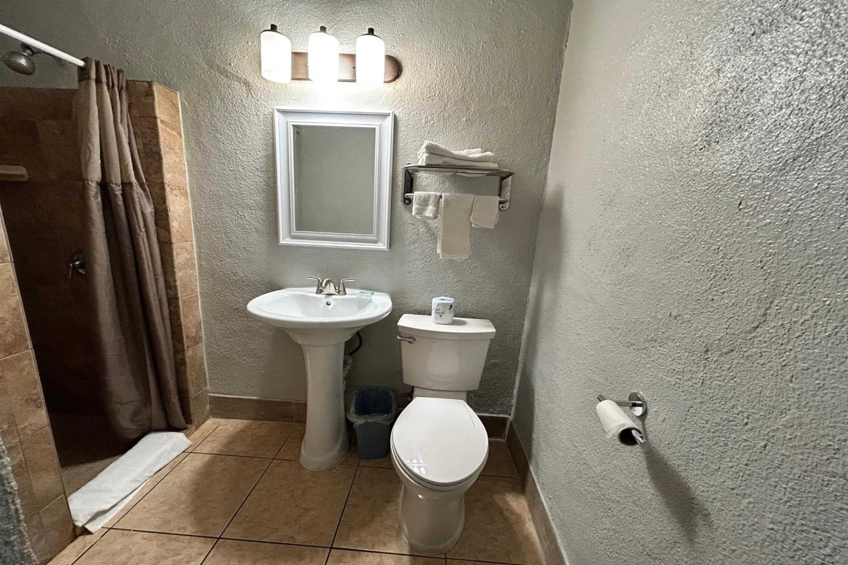 Bathroom in Aladdin Motel By OYO Merritt Island