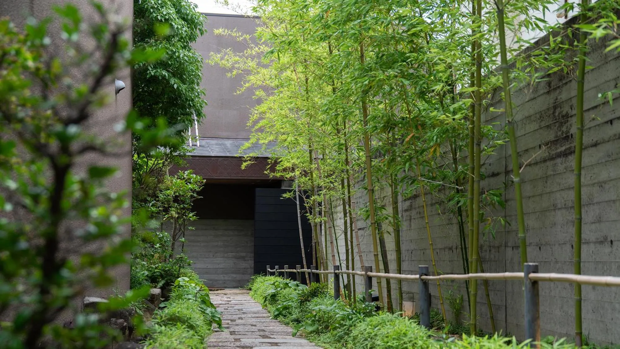 Property building in Kotengu Sanroji