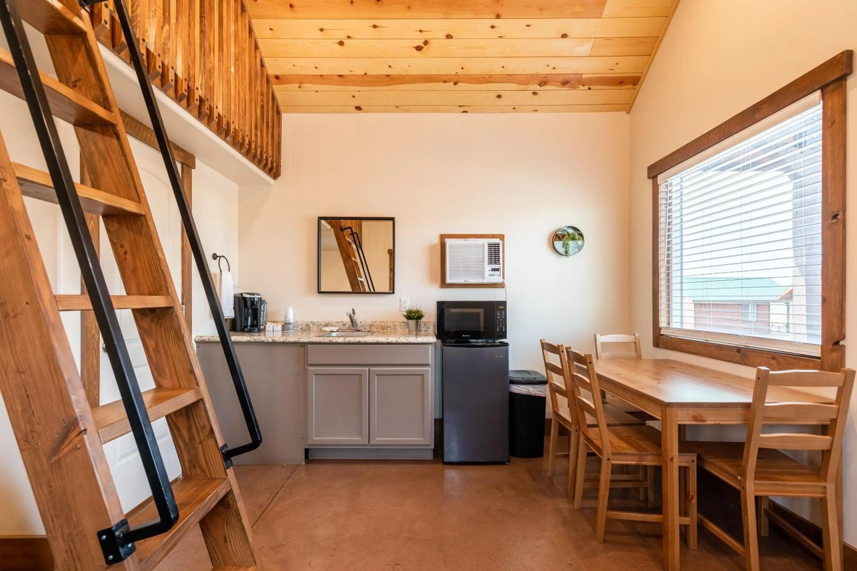Kitchen or kitchenette in Gooseberry Lodges Zion National Park Area