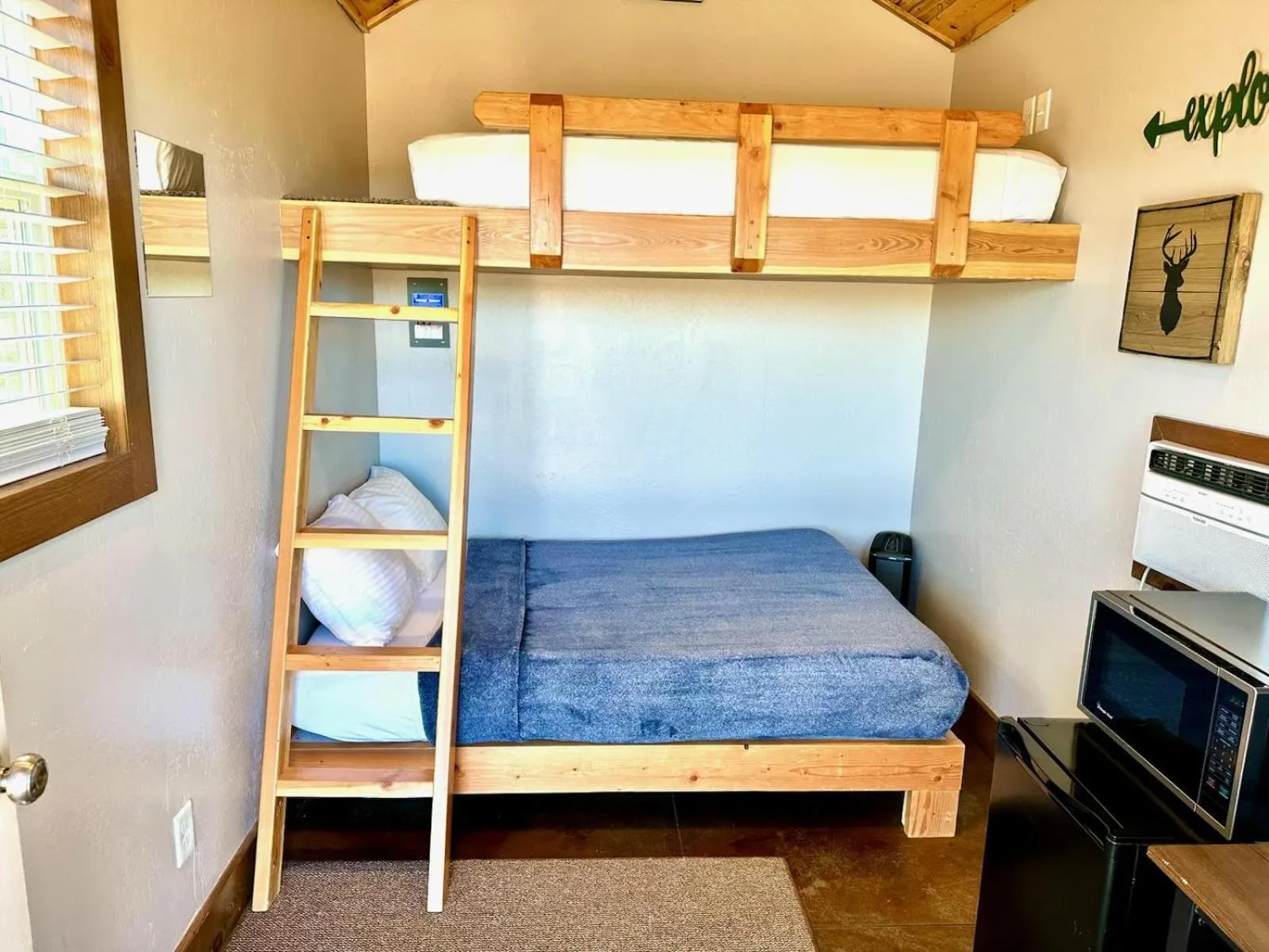 Bed in Gooseberry Lodges Zion National Park Area