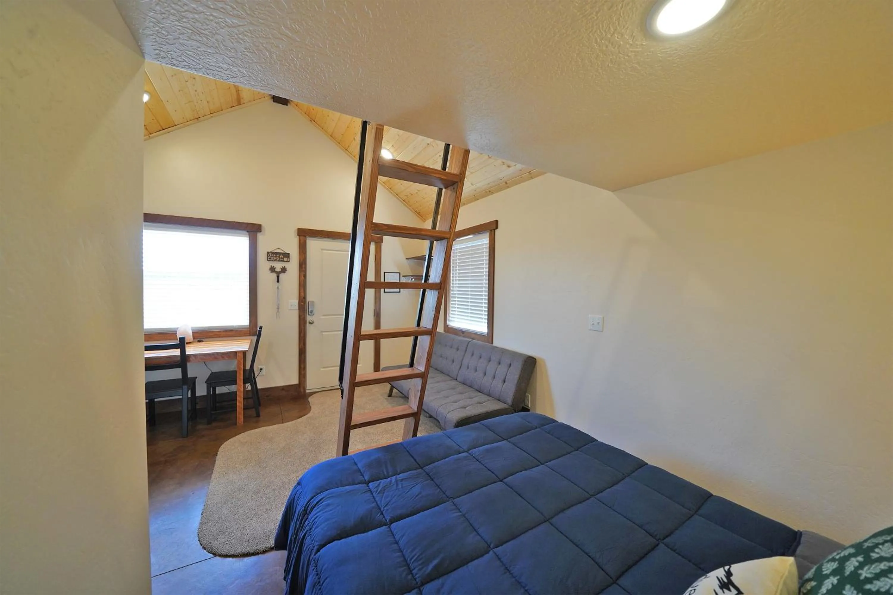 Bed in Gooseberry Lodges Zion National Park Area