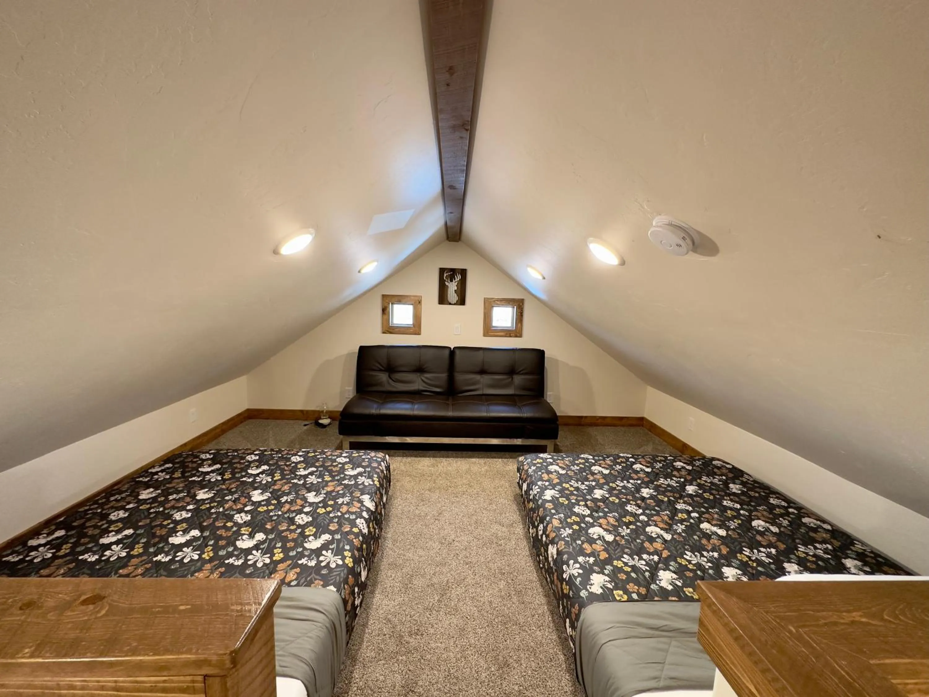 Bed in Gooseberry Lodges Zion National Park Area
