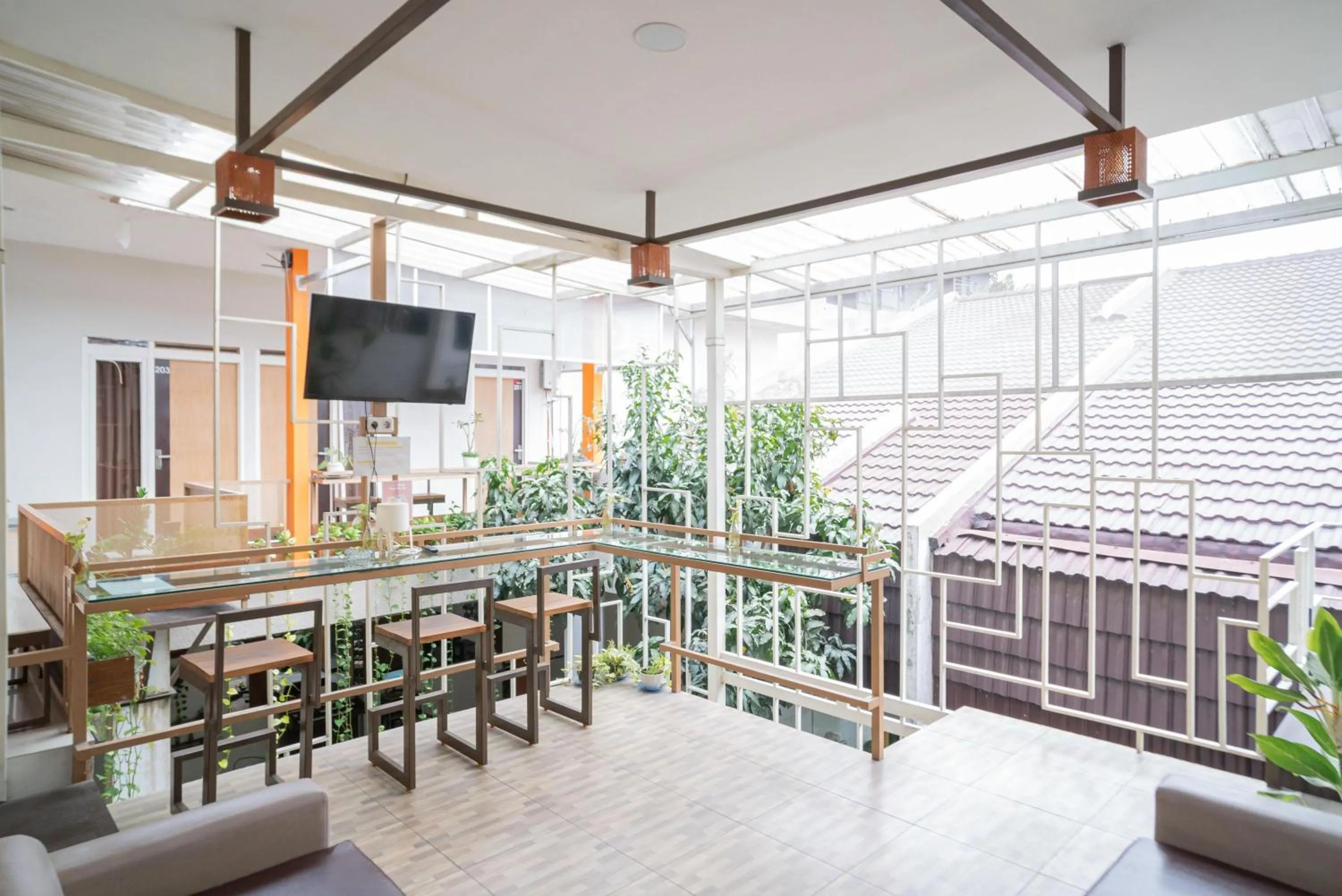 Seating area in RedDoorz Syariah near Transmart MX Malang