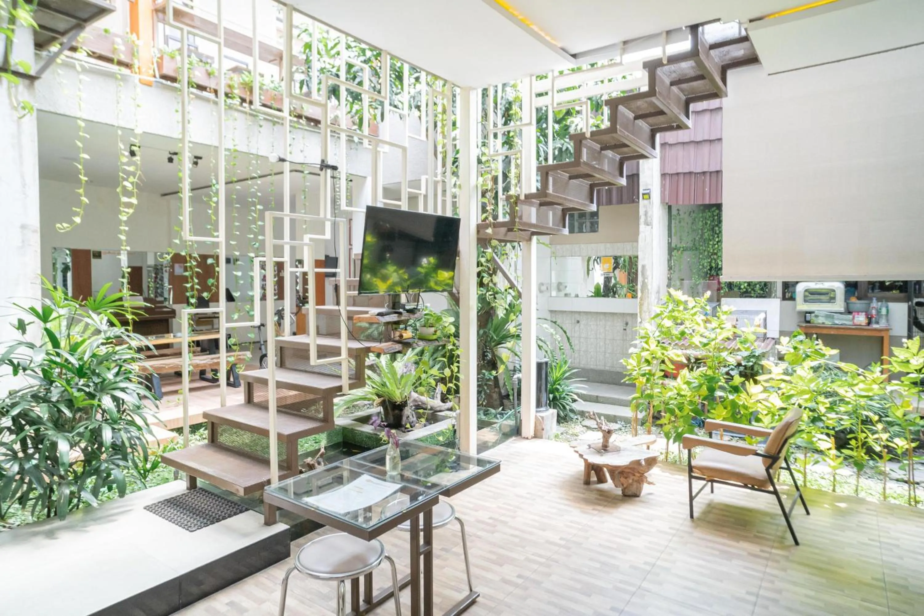 Patio in RedDoorz Syariah near Transmart MX Malang