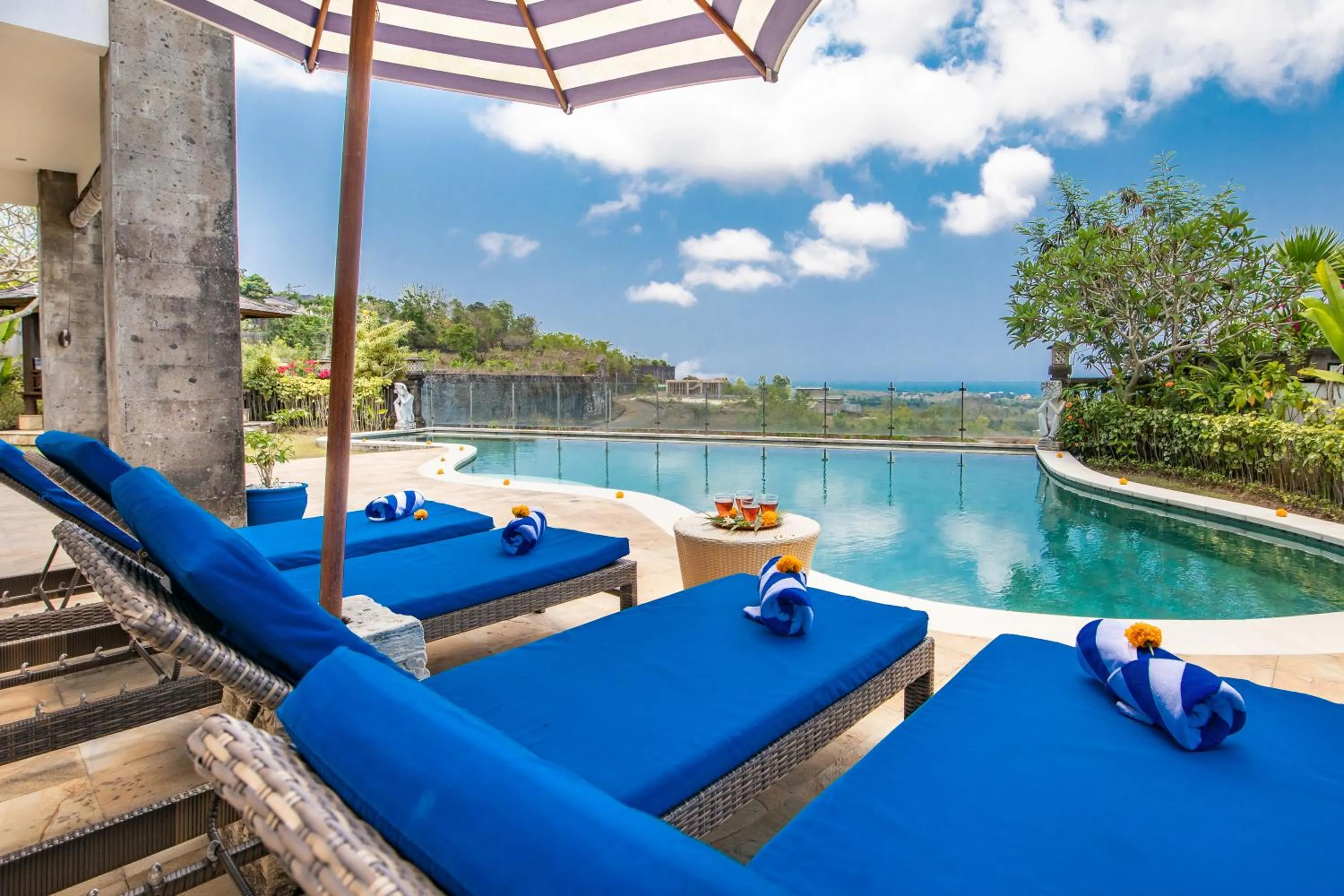 Swimming pool in Villa Bali Blue