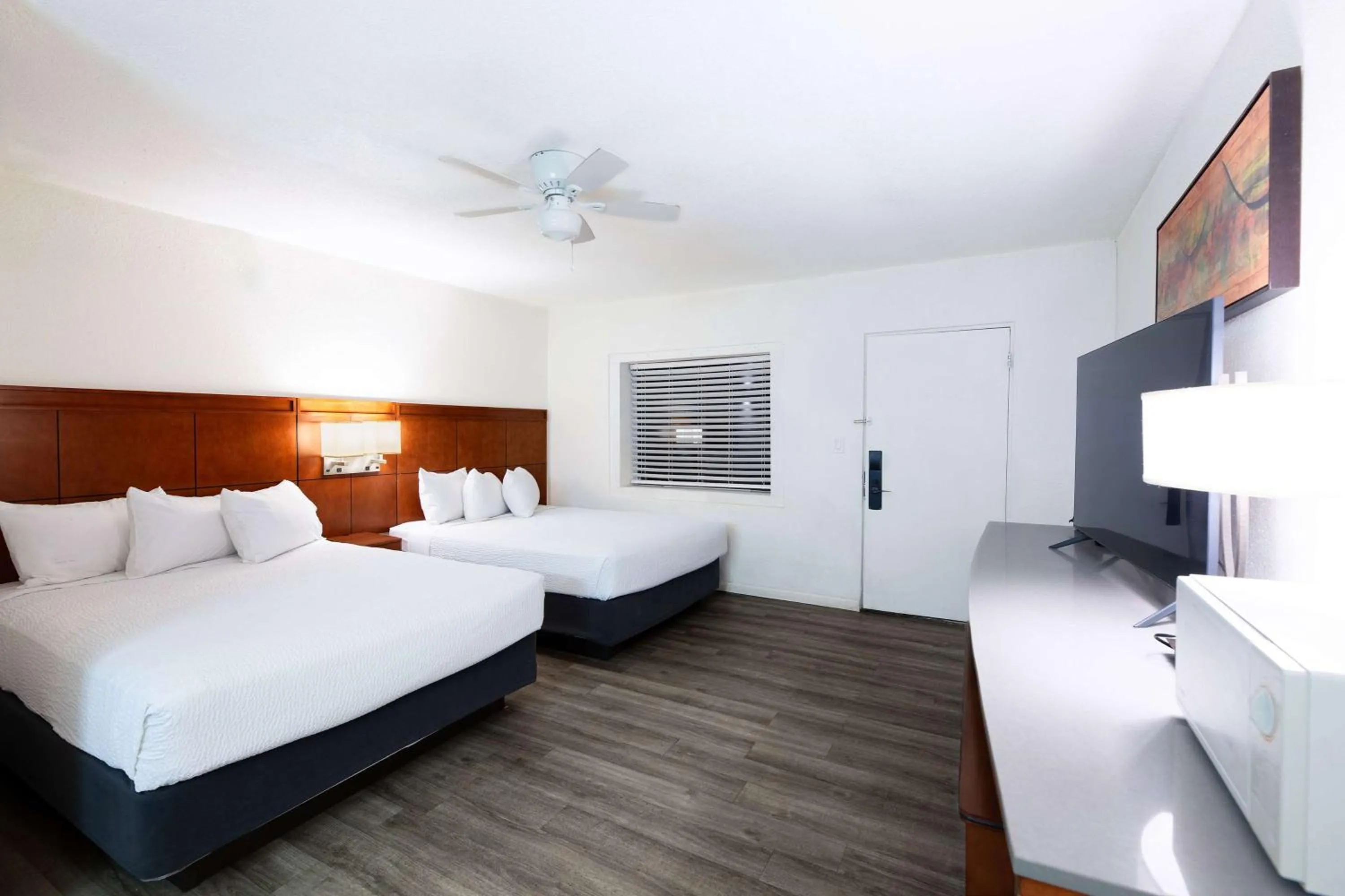 Photo of the whole room, Bed in Travelodge by Wyndham Parker