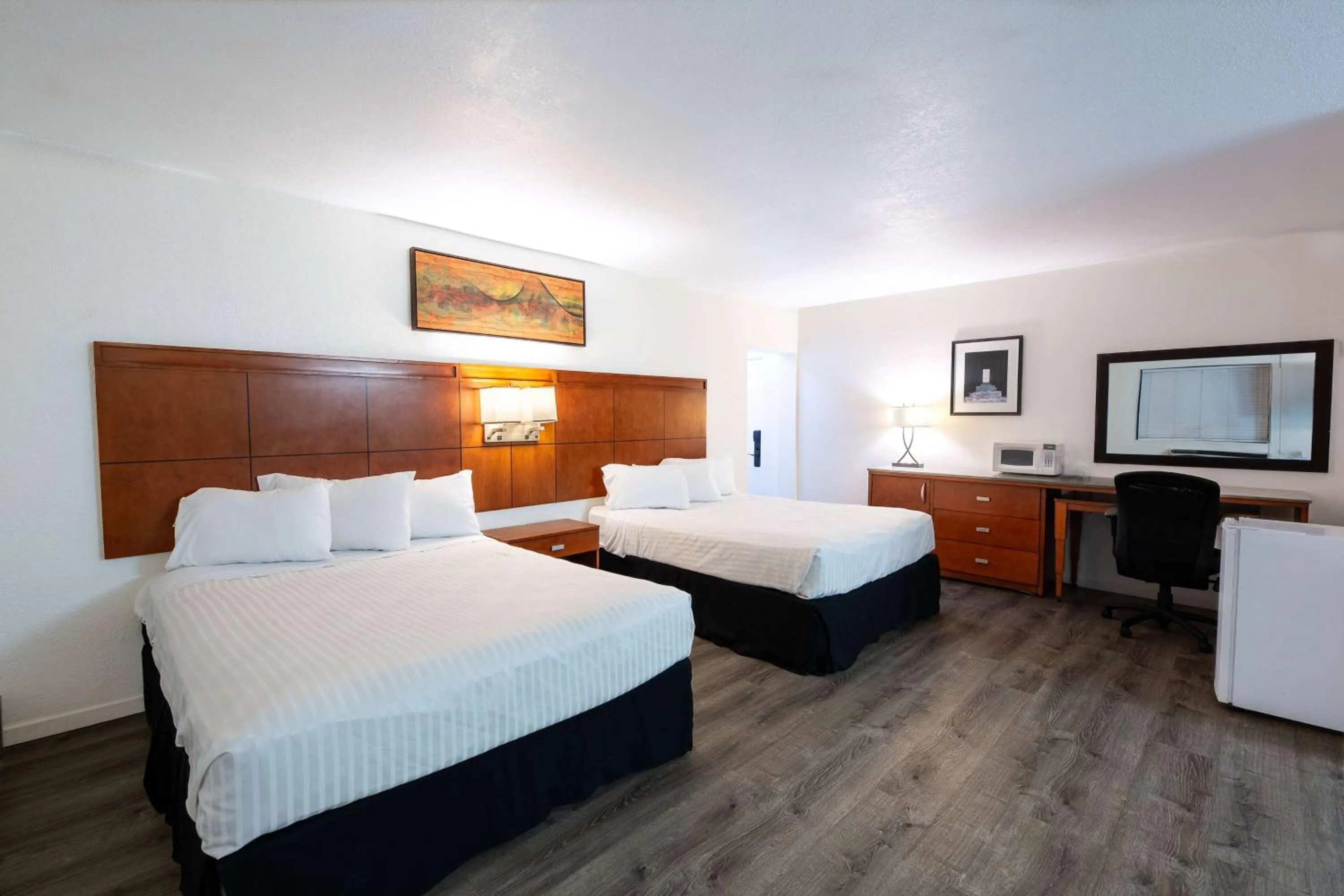 Photo of the whole room, Bed in Travelodge by Wyndham Parker