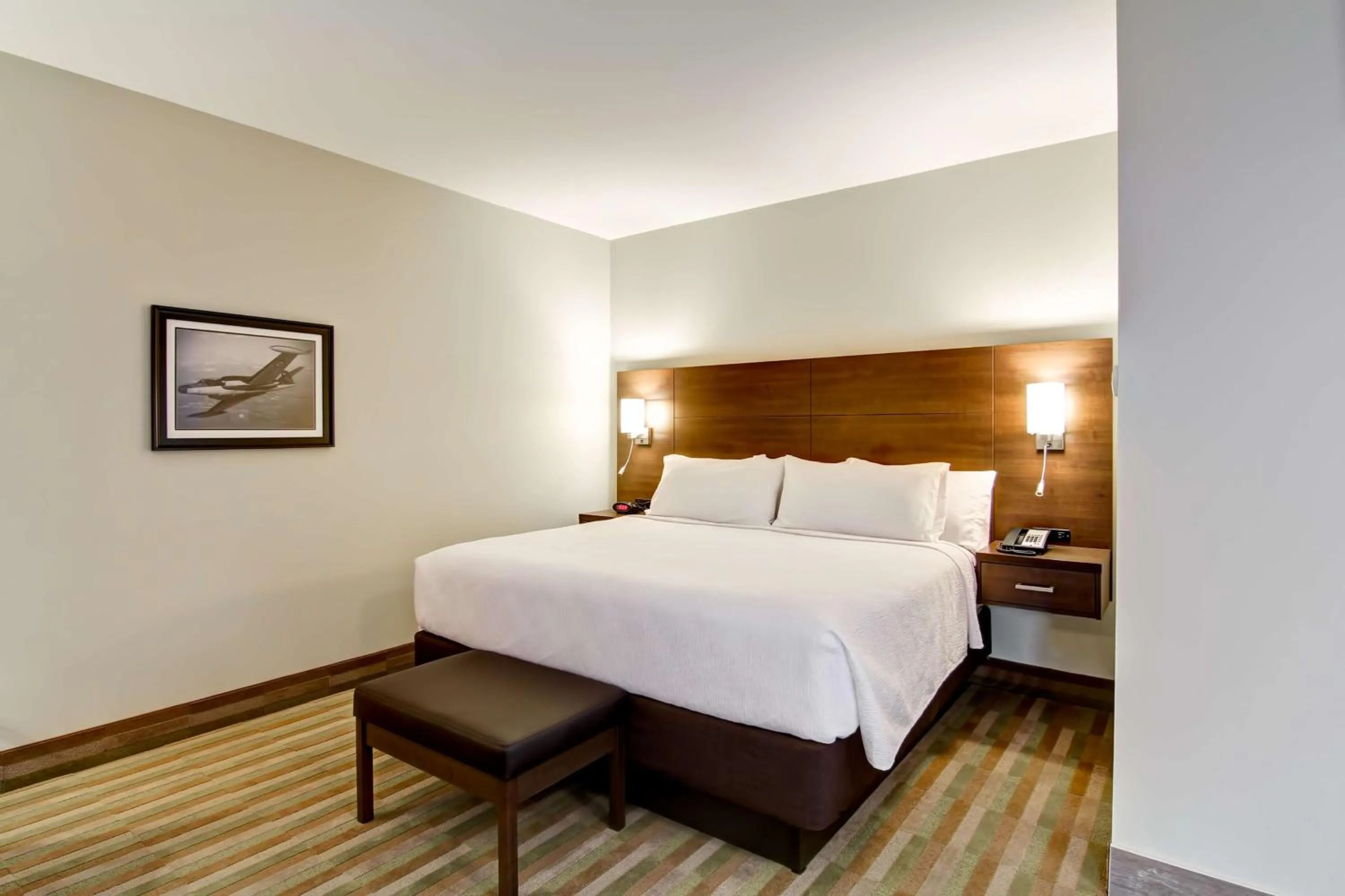 Photo of the whole room, Bed in Best Western London Airport Inn & Suites