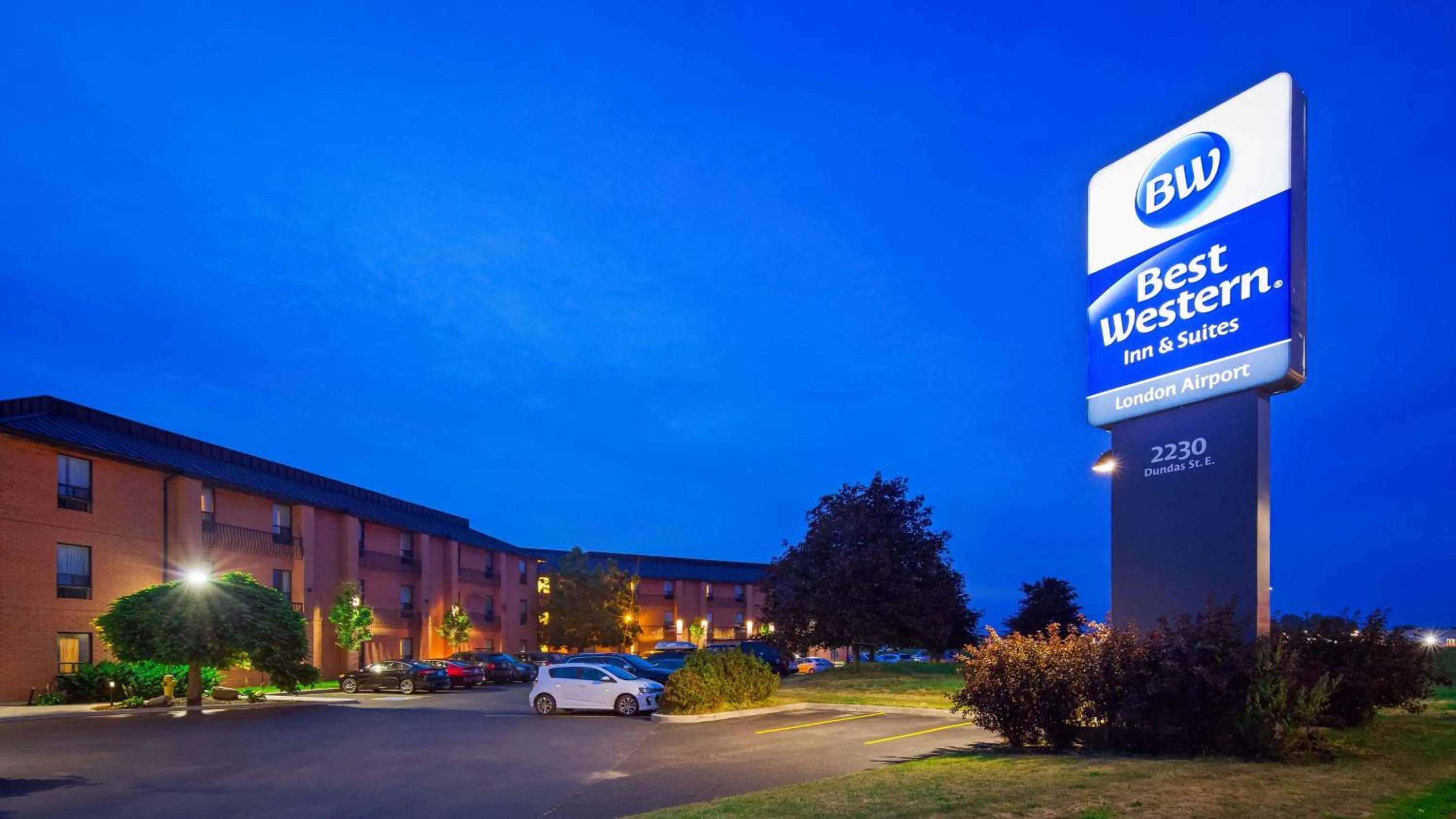 Property building in Best Western London Airport Inn & Suites