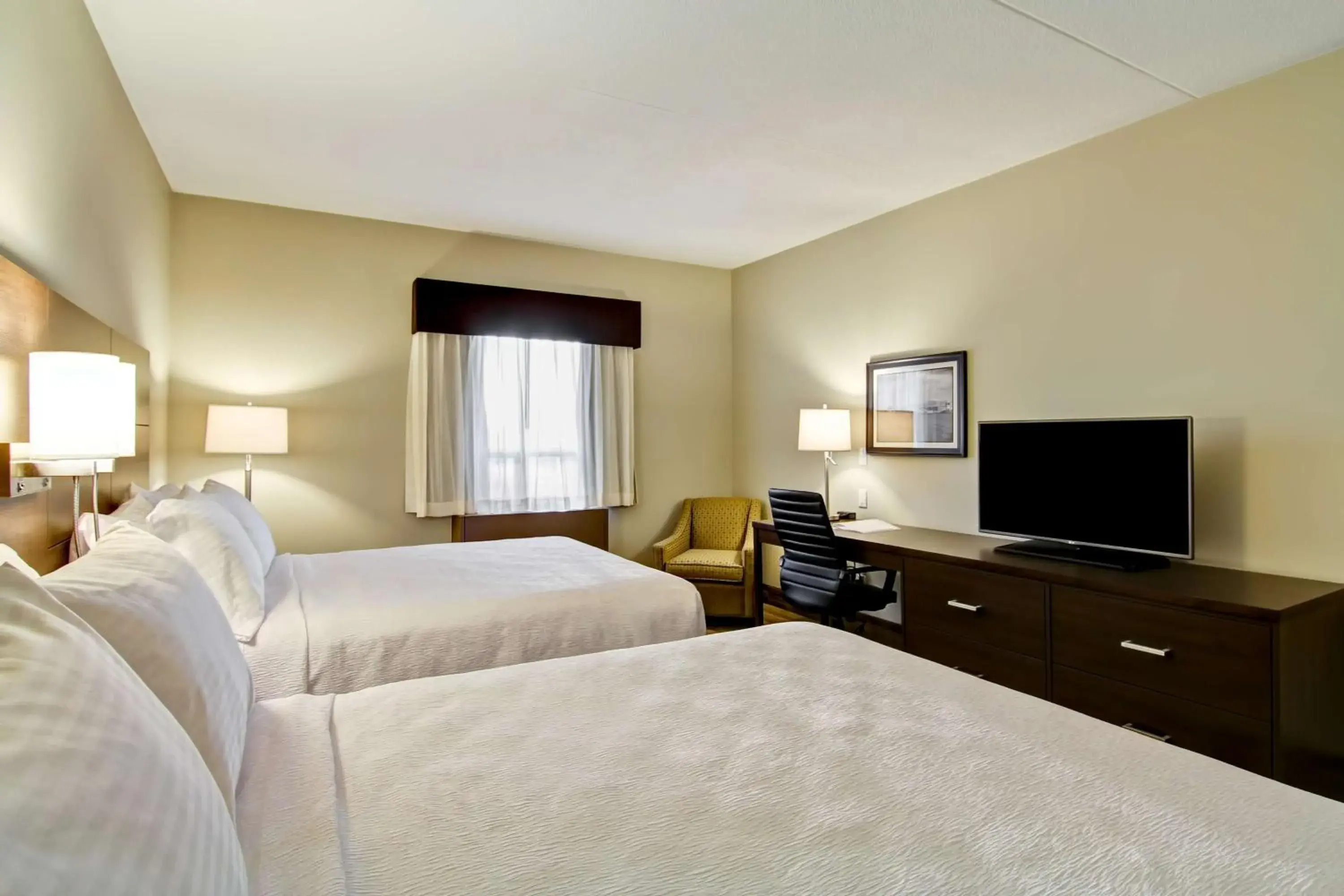 Queen Room with Two Queen Beds in Best Western London Airport Inn & Suites Queen Room with Two Queen Beds in Best Western London Airport Inn & Suites