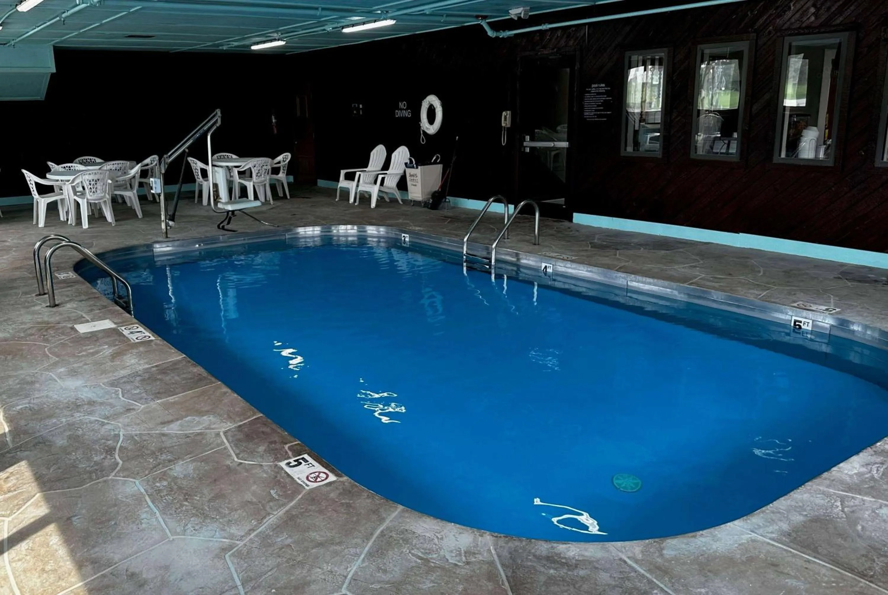 Swimming pool in Super 8 by Wyndham Cameron