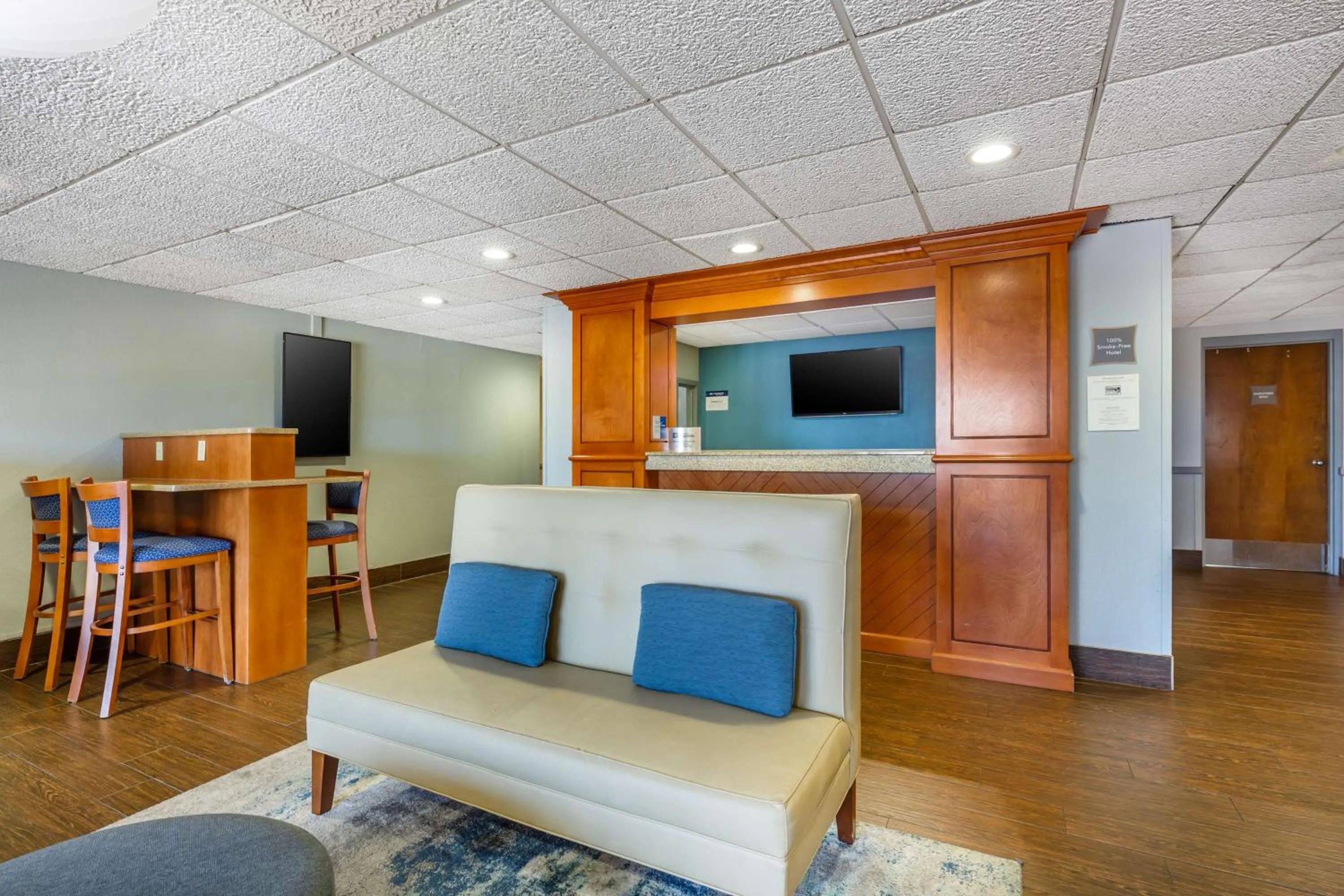 Lobby or reception in Best Western Port Clinton
