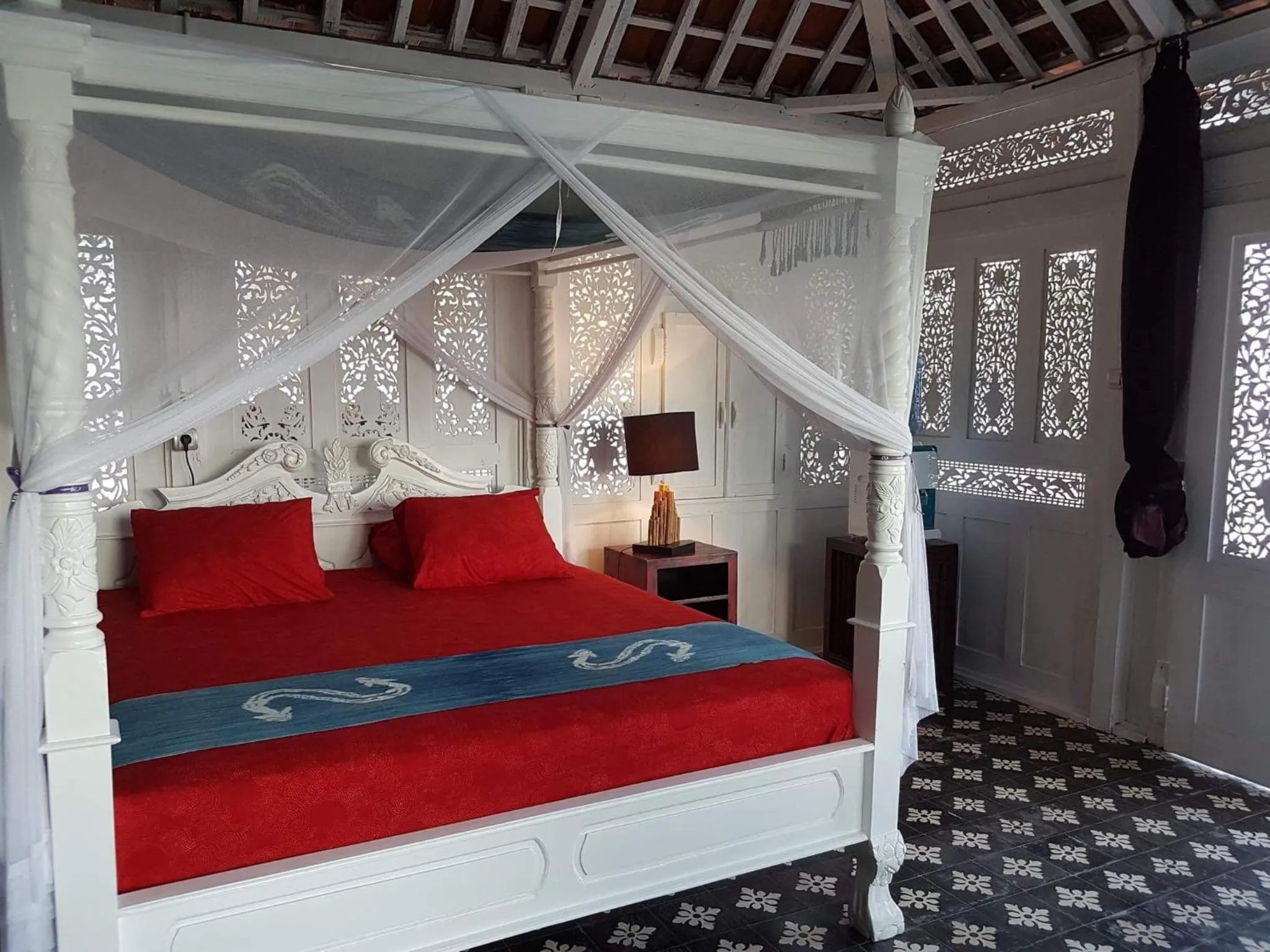 Bed in Eco dive resort Alycastre