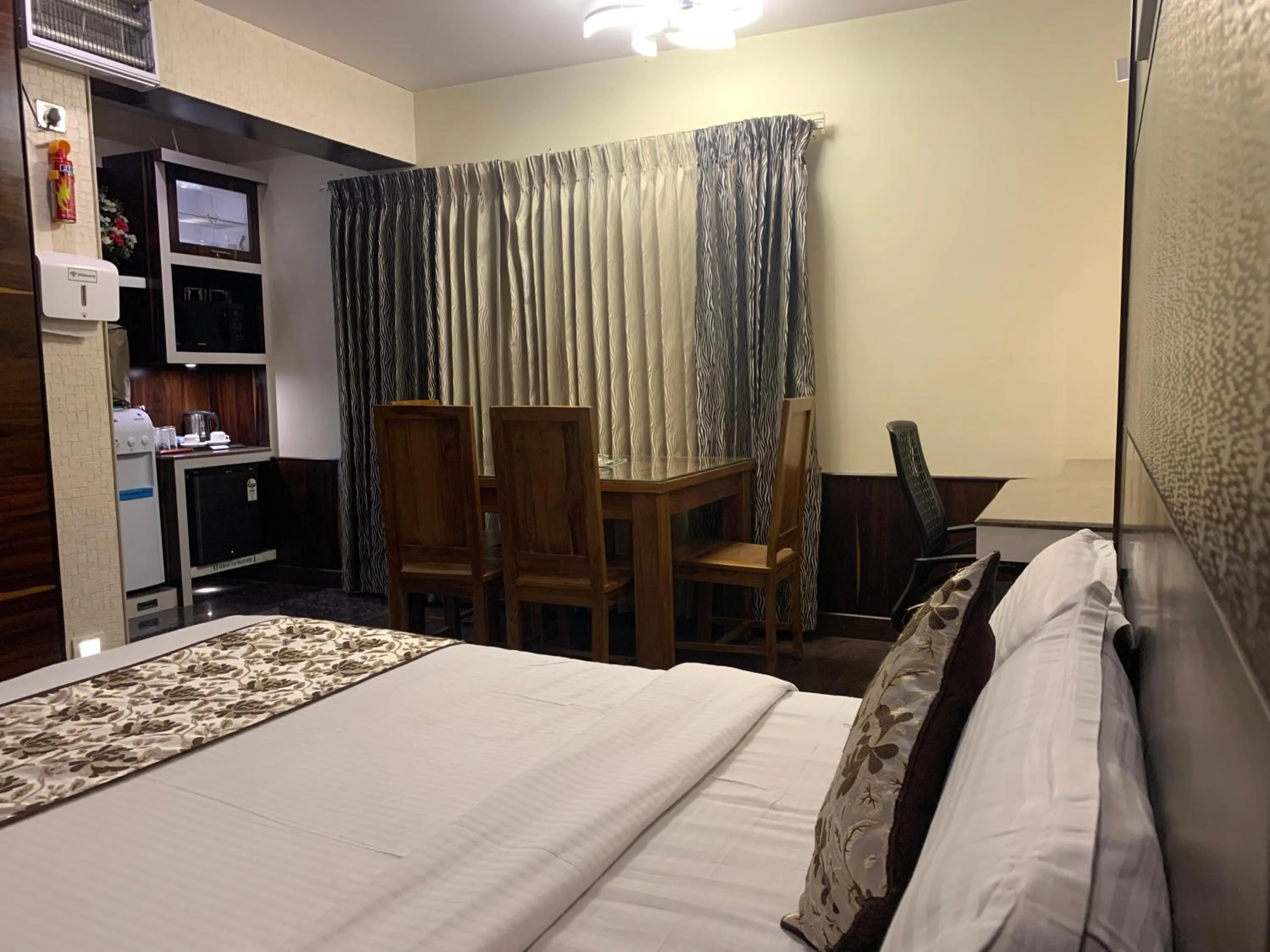 Bed in Beverly villa