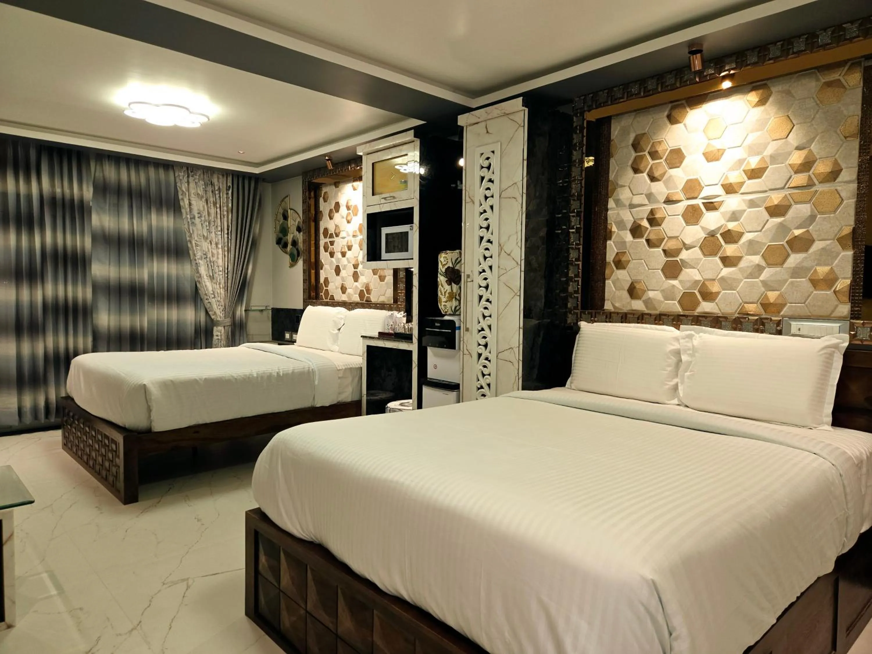 Bed in Beverly villa