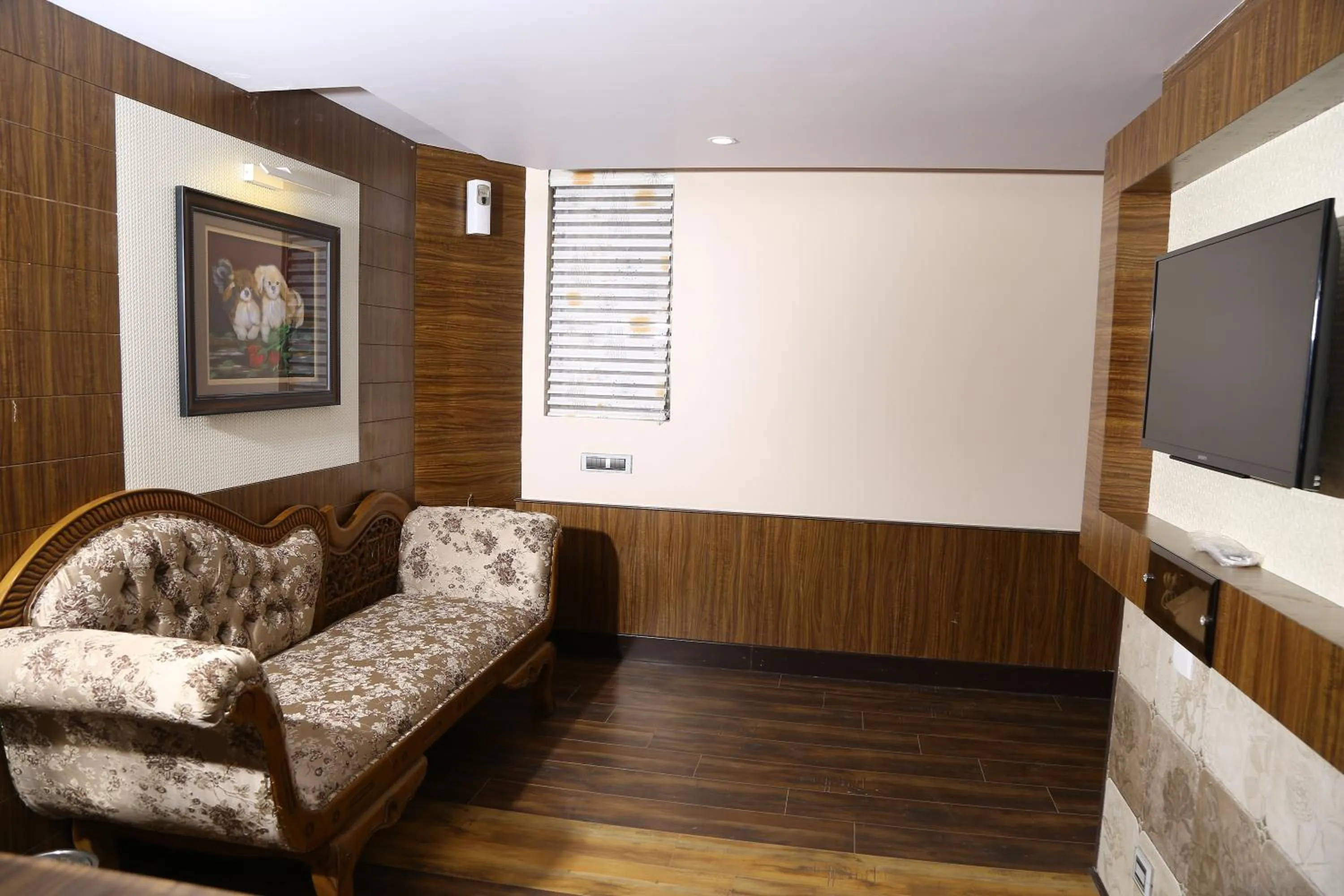 Living room in Beverly villa