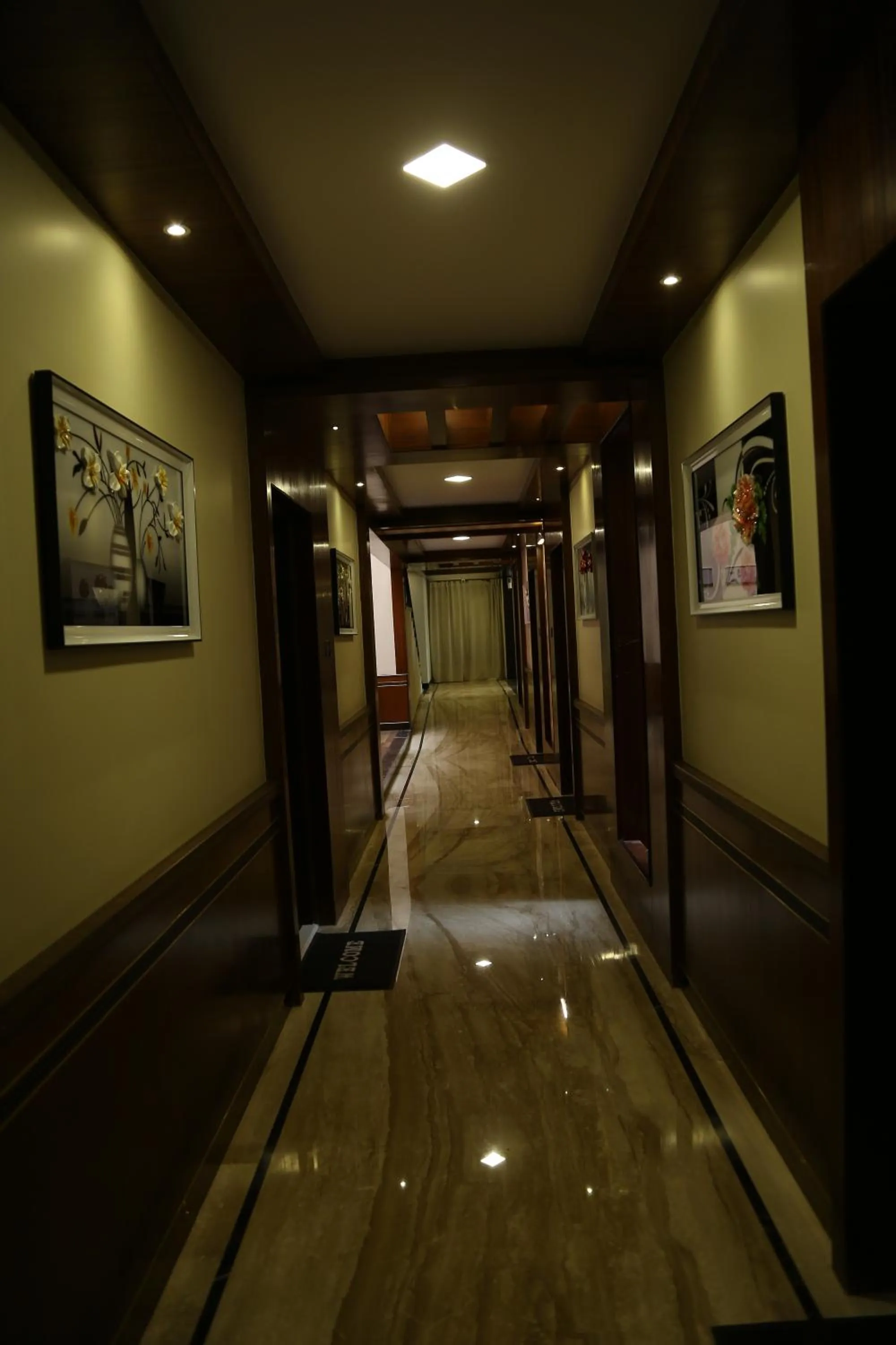 Facade/entrance in Beverly villa