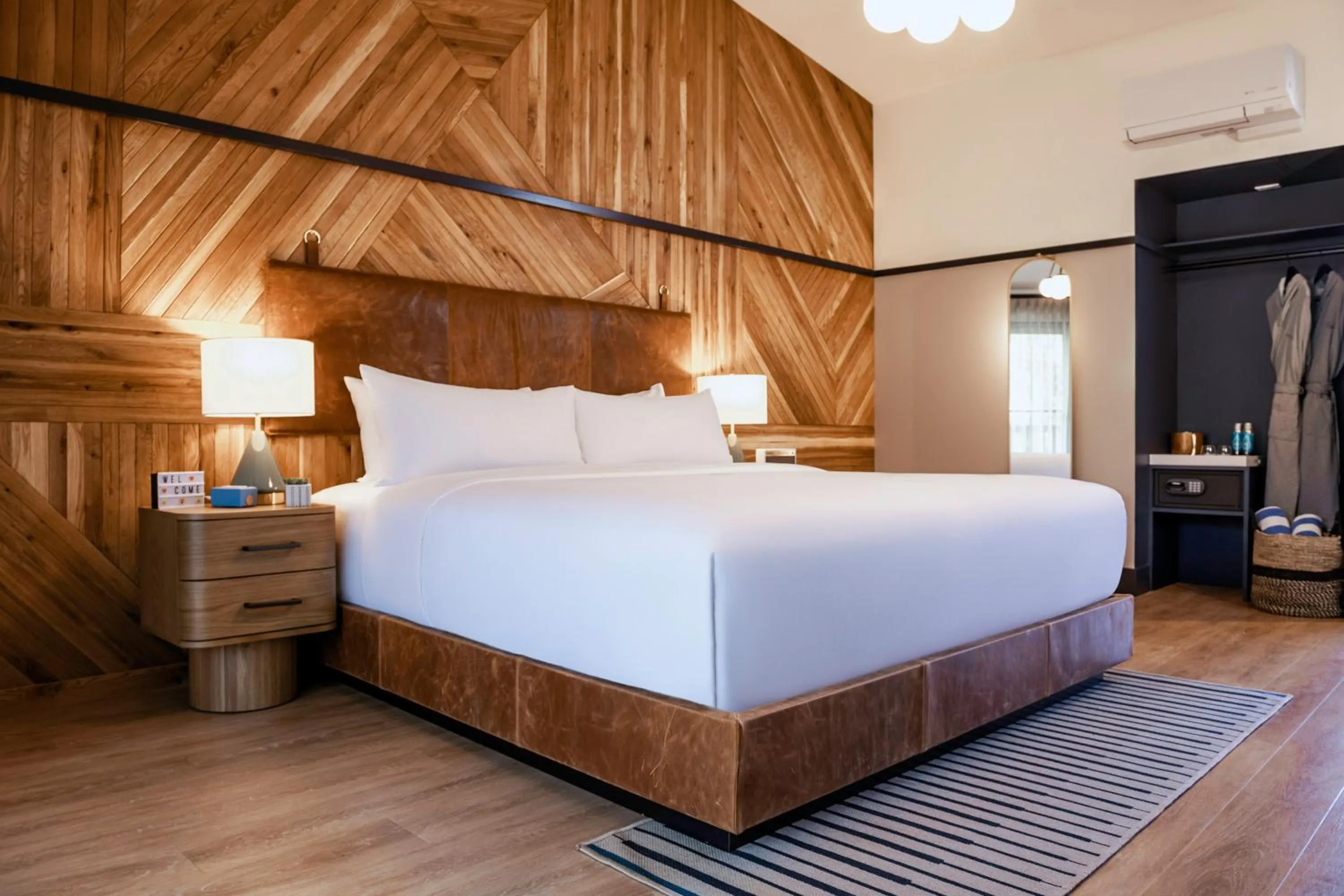 Bed in Calistoga Motor Lodge and Spa