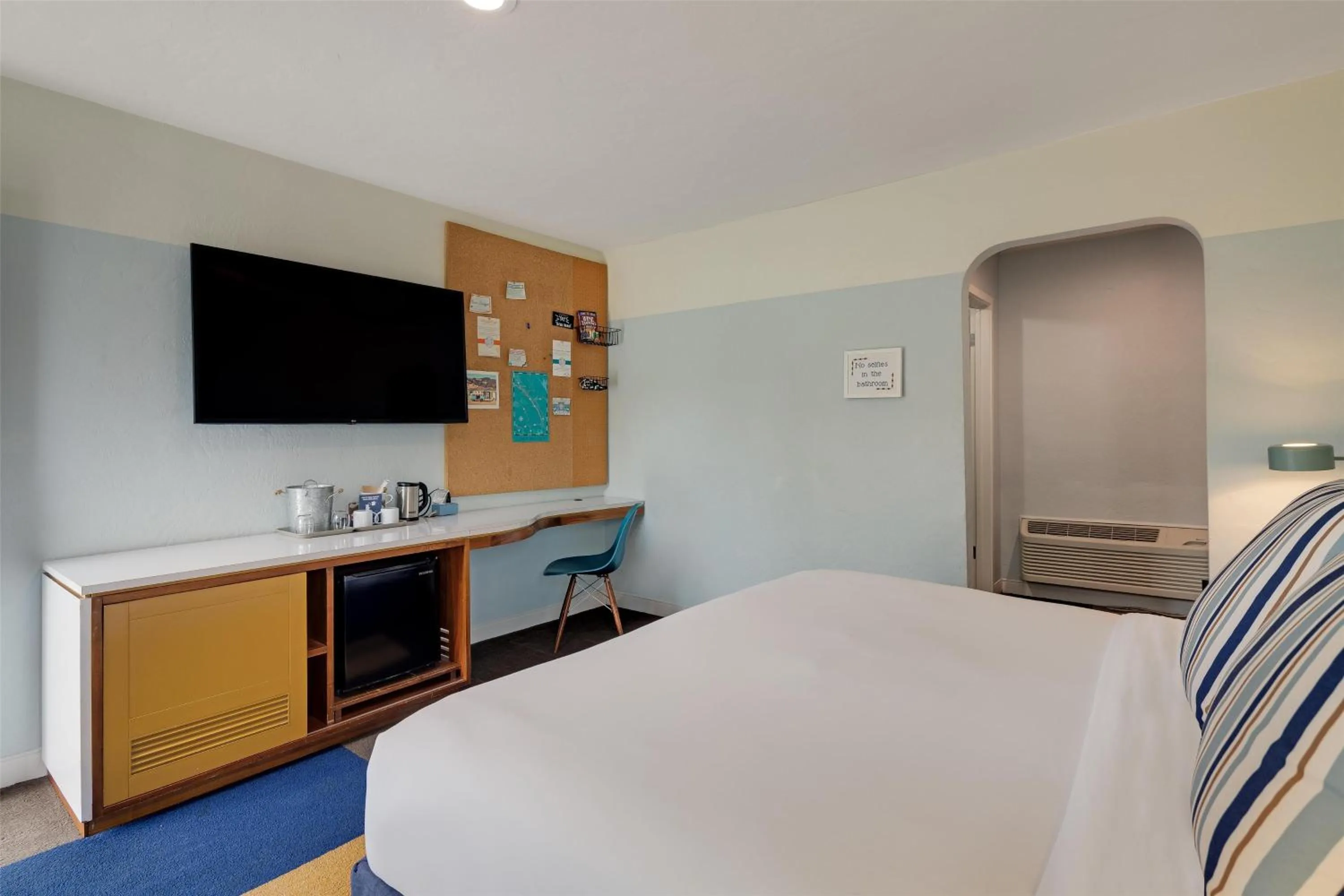 Bedroom, Bed in Calistoga Motor Lodge and Spa