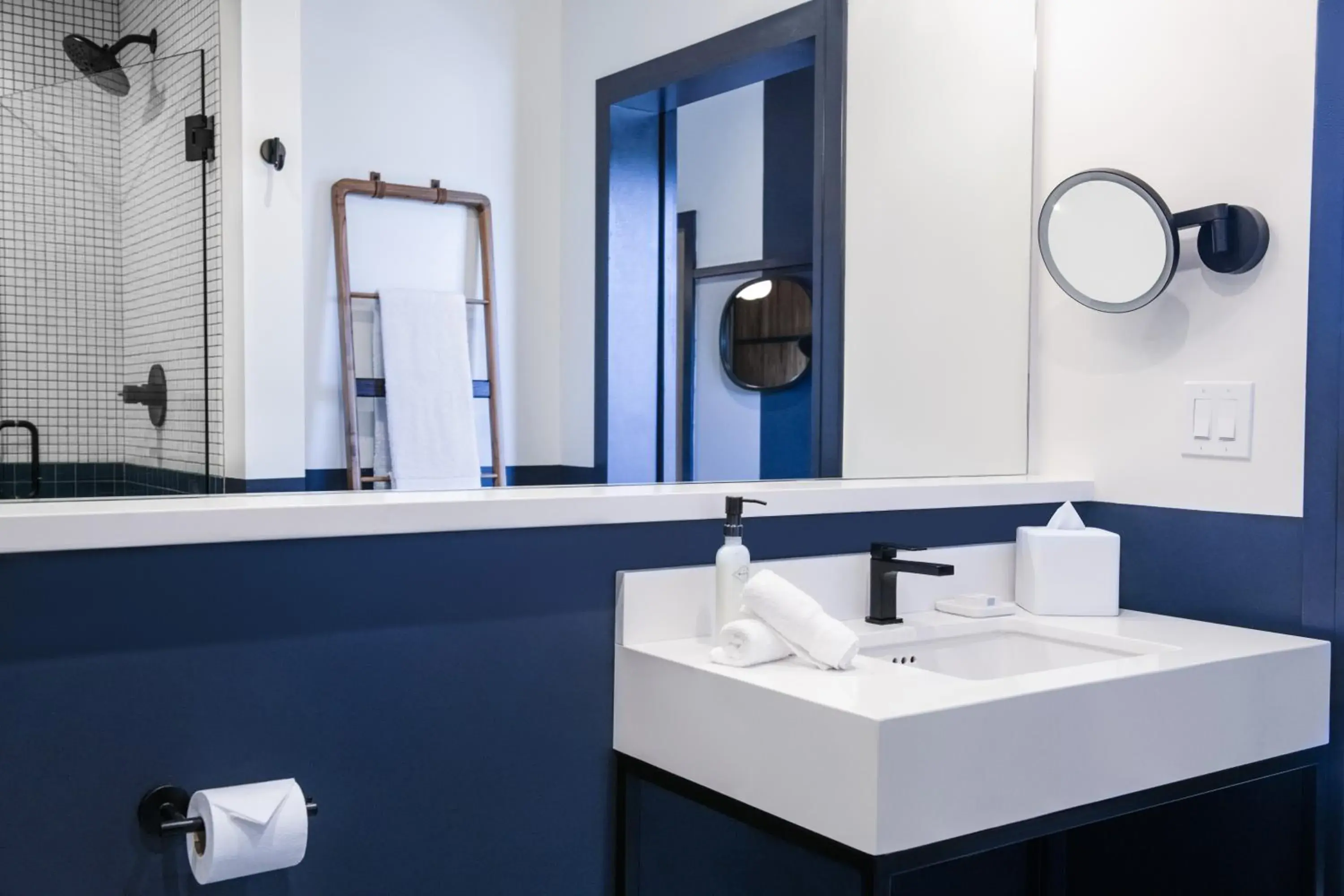 2 QUEEN BEDS PREMIUM WITH TERRACE in Calistoga Motor Lodge and Spa 2 QUEEN BEDS PREMIUM WITH TERRACE in Calistoga Motor Lodge and Spa