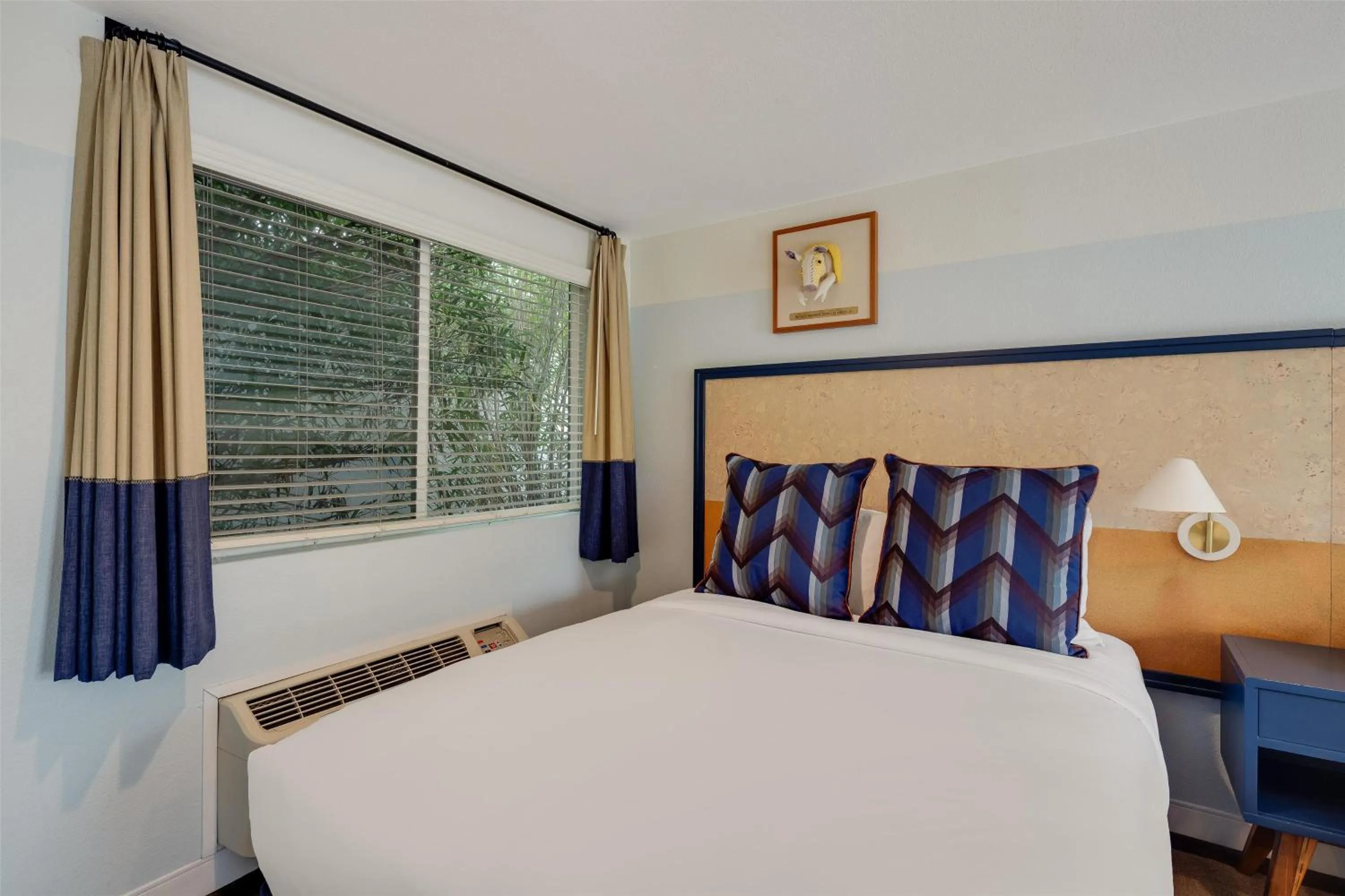 Bedroom, Bed in Calistoga Motor Lodge and Spa