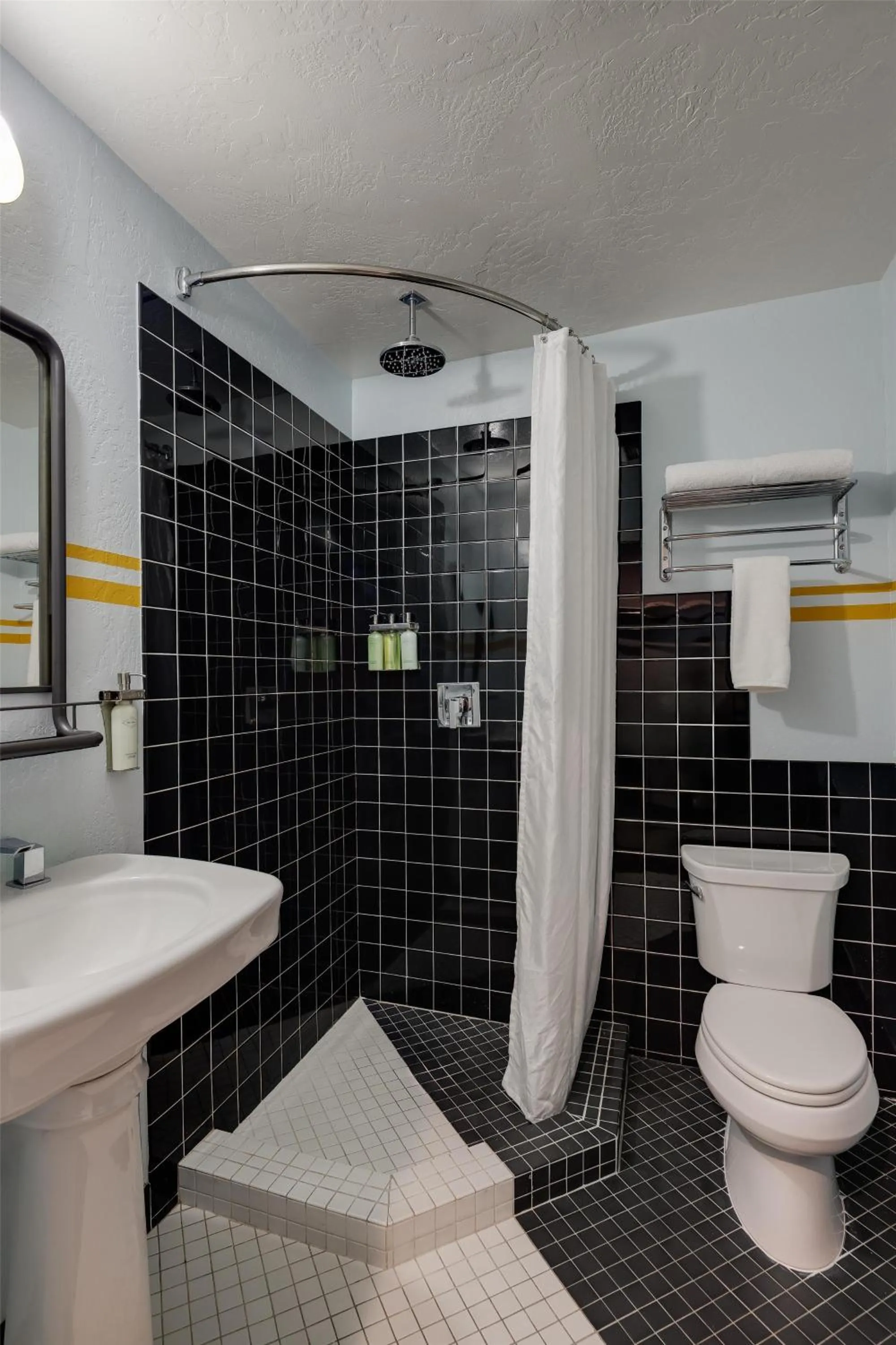 Bathroom in Calistoga Motor Lodge and Spa