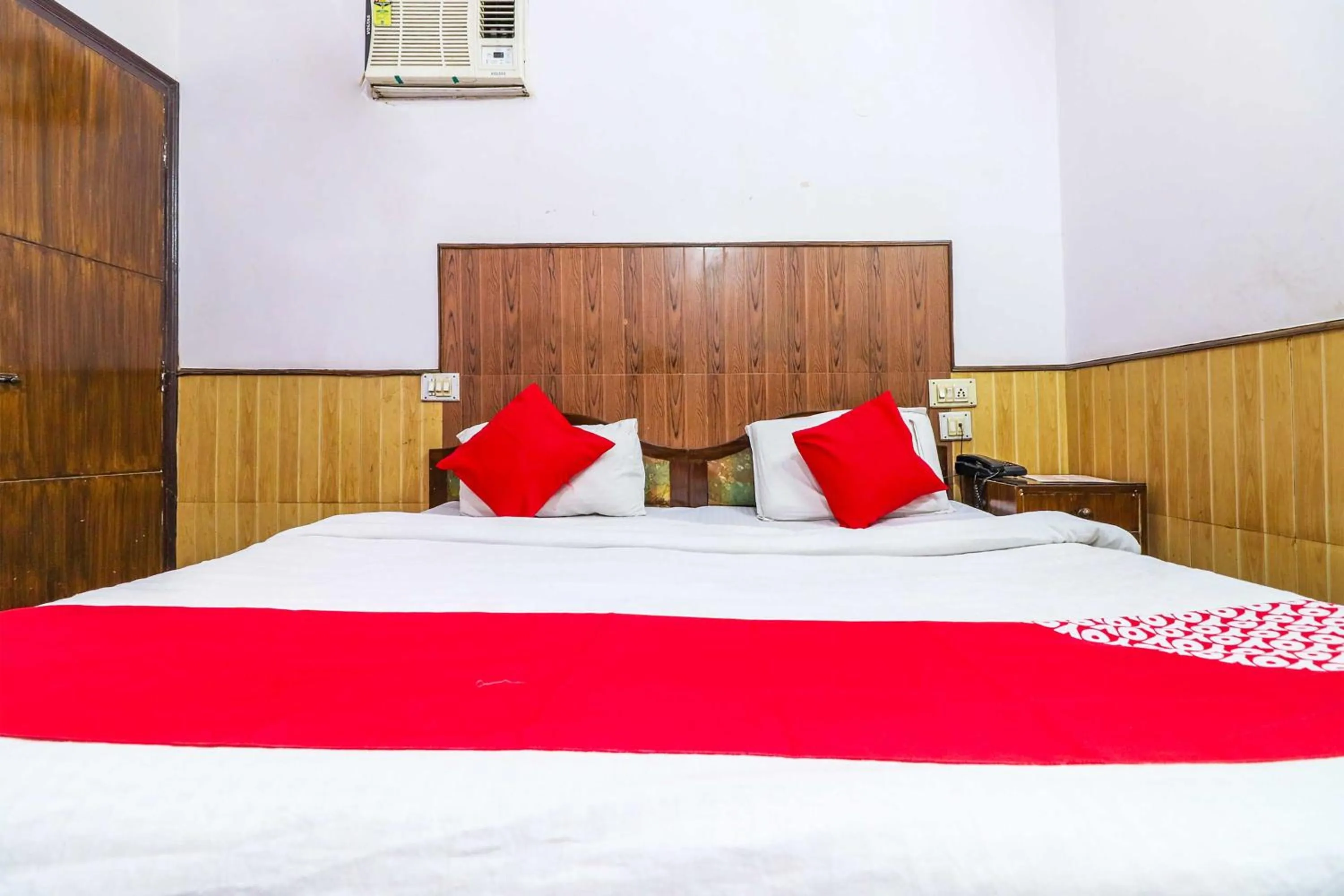 Bedroom, Bed in Hotel O Prem Chunaria