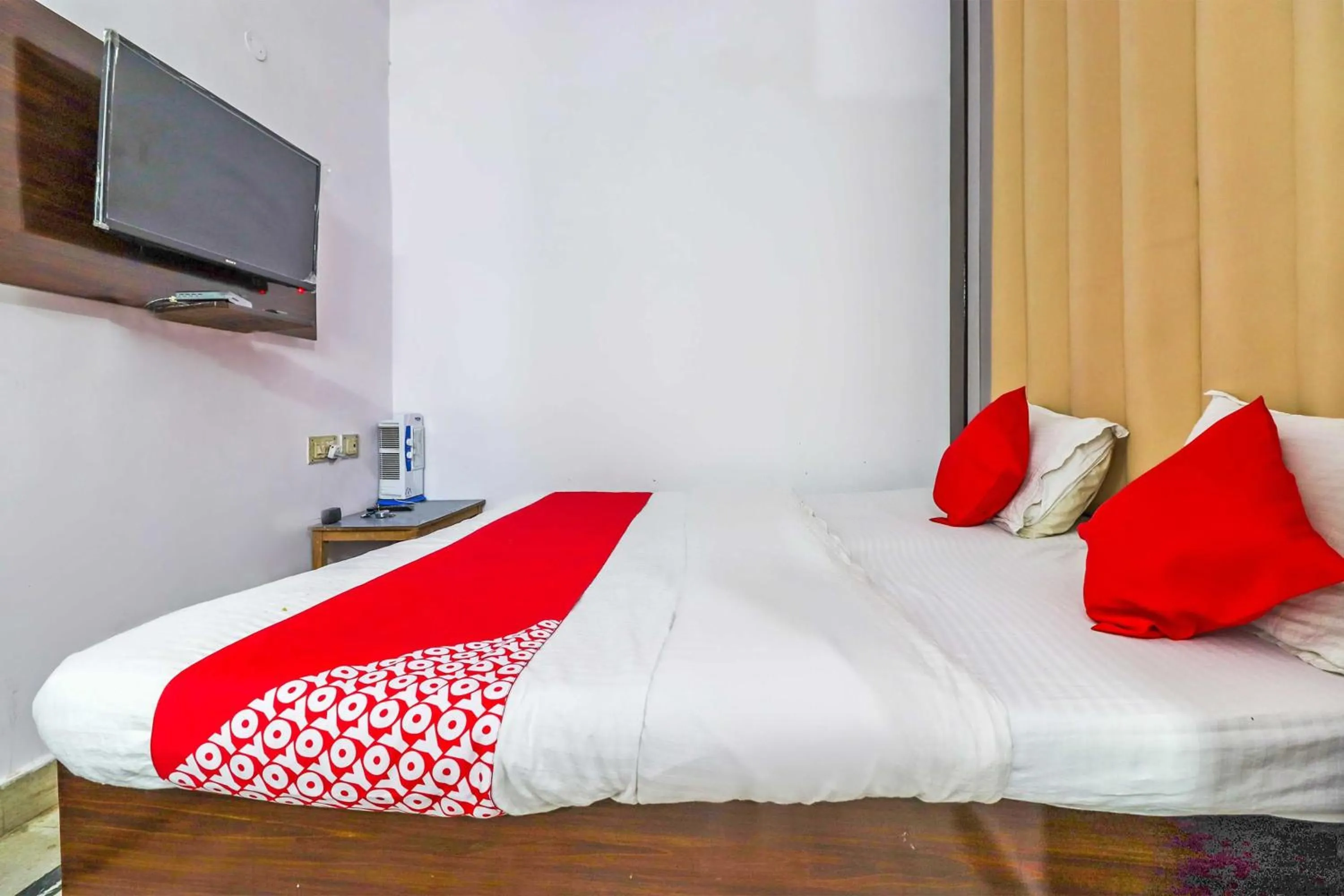 Bedroom, Bed in Hotel O Prem Chunaria